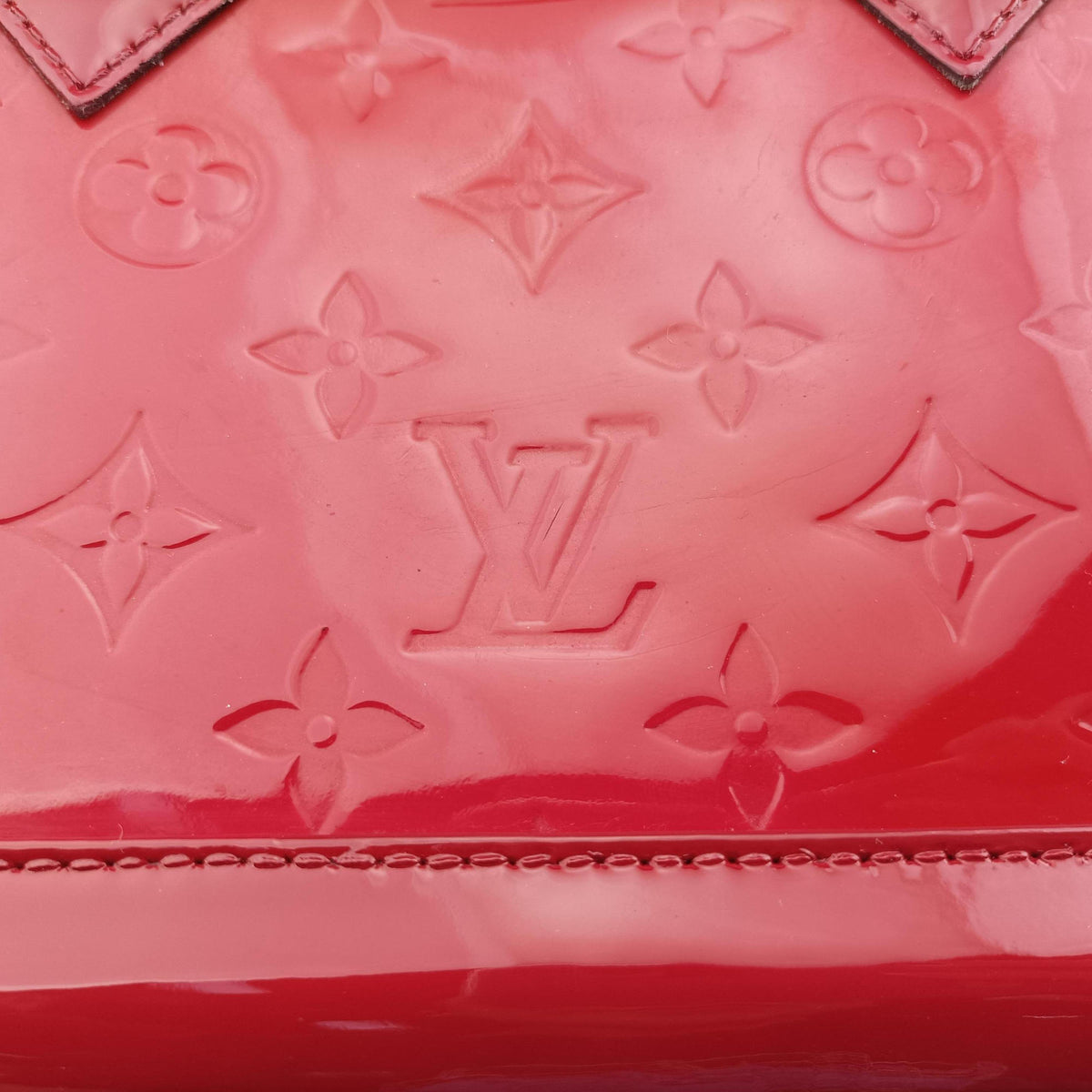Secondhand Louis Vuitton Alma BB pomme d'amour Vernis M90174 shoulderbag | stylenewstar