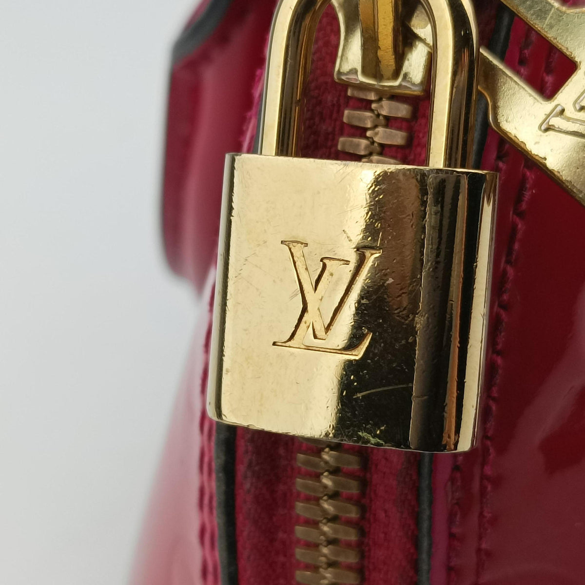 Secondhand Louis Vuitton Alma BB pomme d'amour Vernis M90174 shoulderbag | stylenewstar
