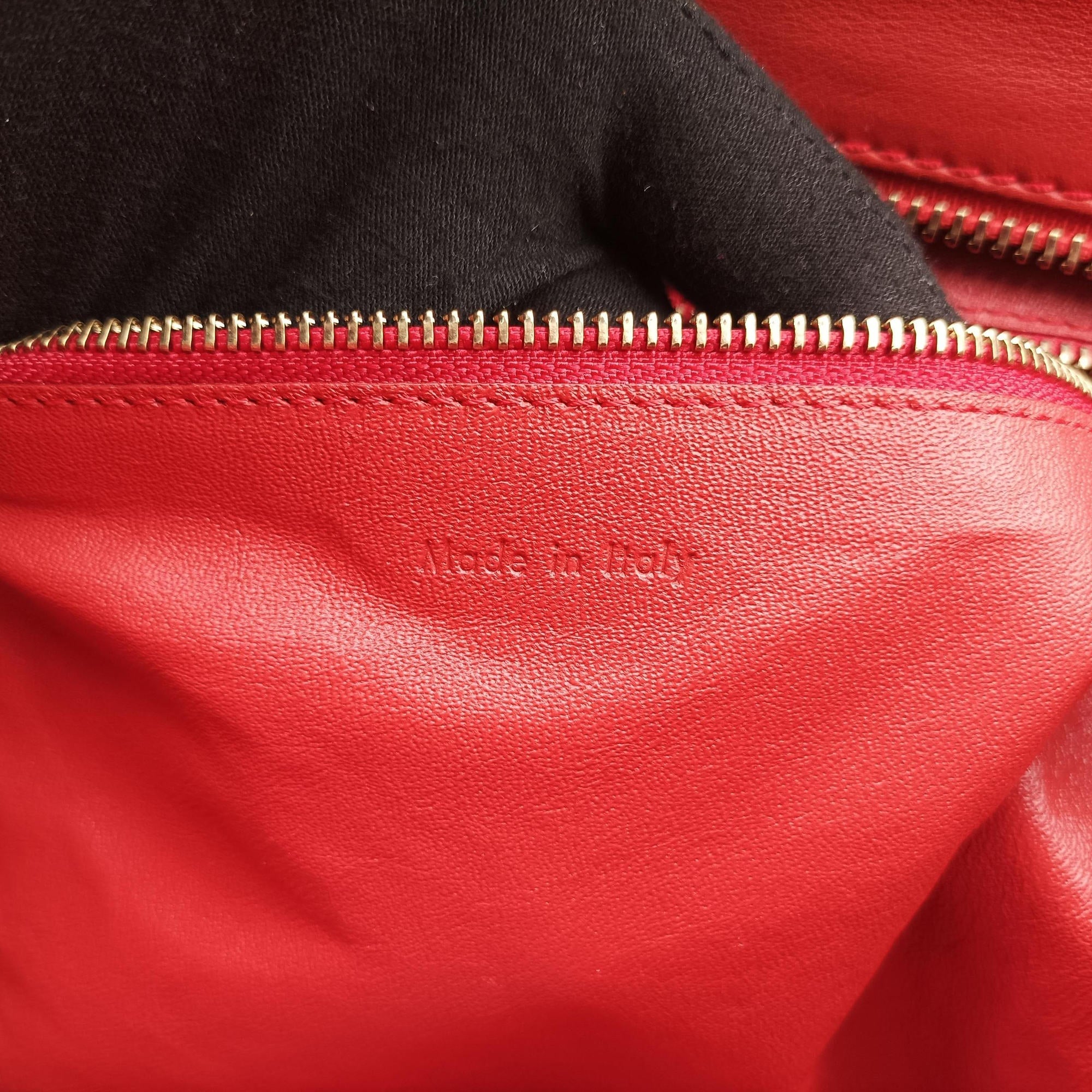 Secondhand Celine Luggage Micro shopper Red Leather  handbag | stylenewstar