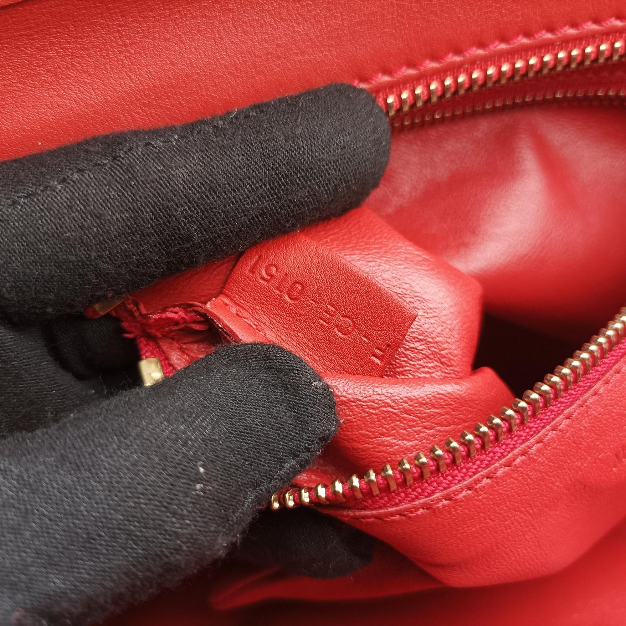 Secondhand Celine Luggage Micro shopper Red Leather  handbag | stylenewstar