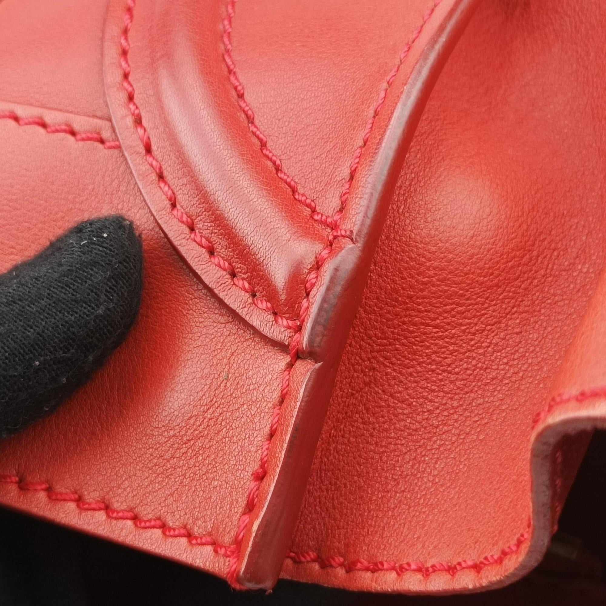 Secondhand Celine Luggage Micro shopper Red Leather  handbag | stylenewstar