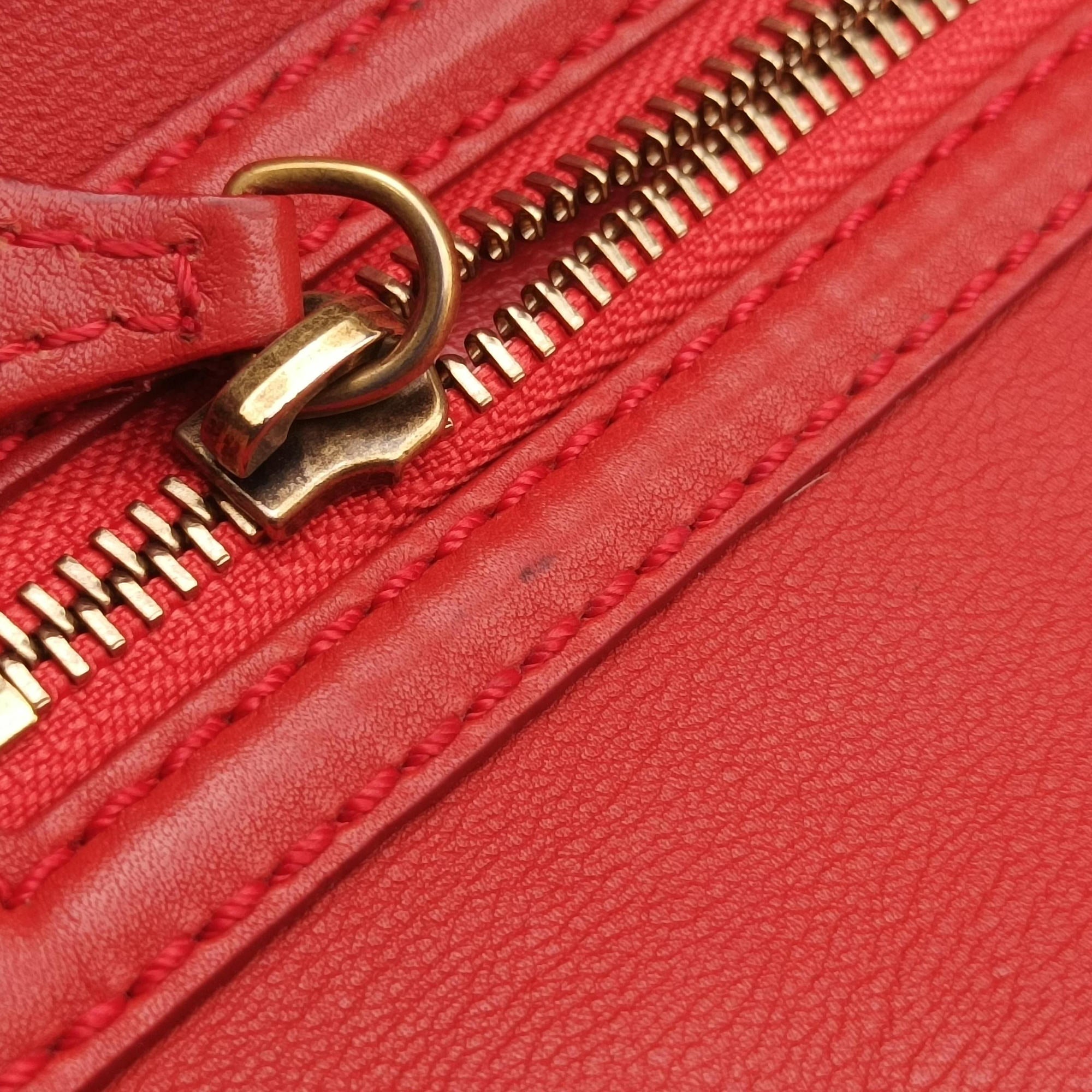 Secondhand Celine Luggage Micro shopper Red Leather  handbag | stylenewstar
