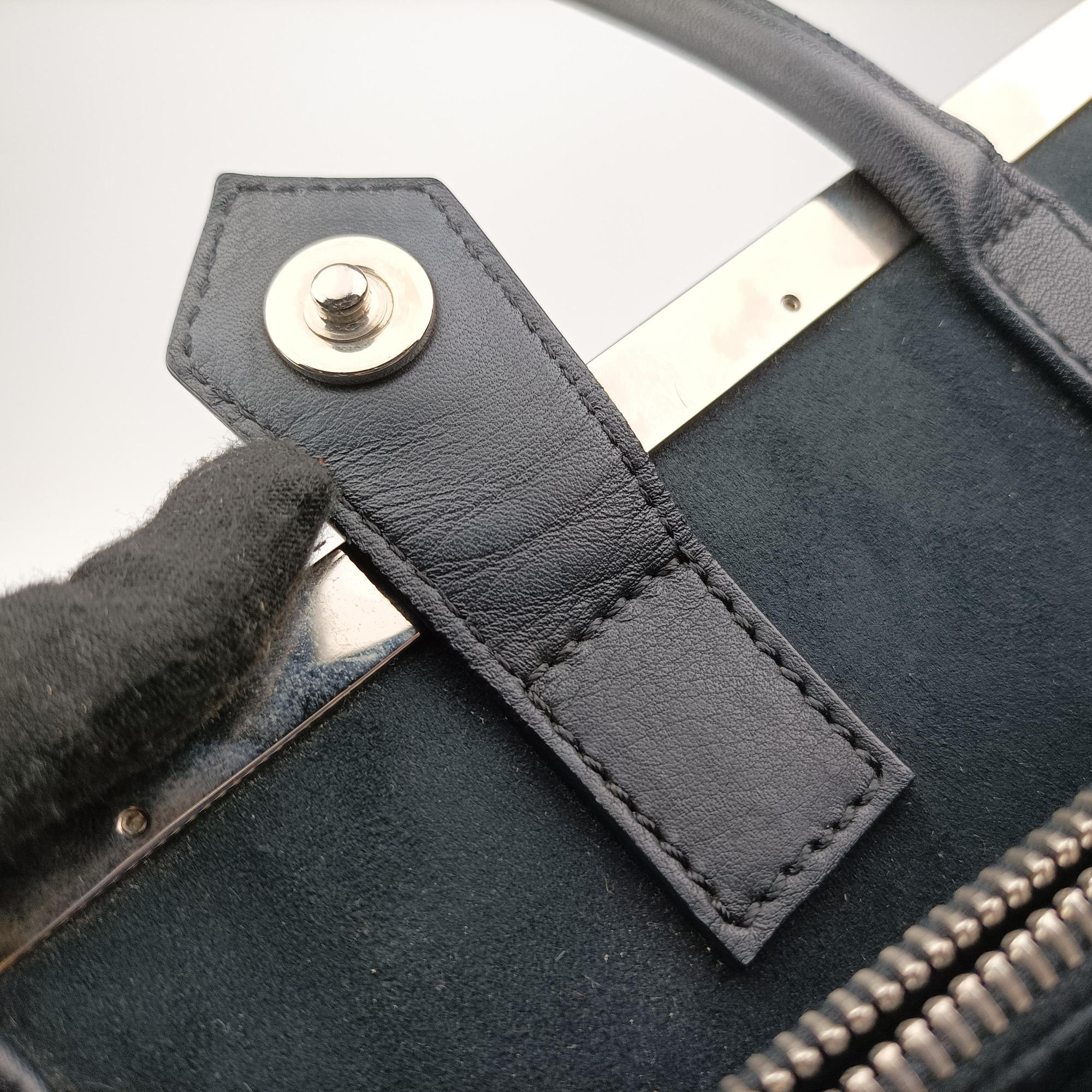 Pre-owned Fendi 2 JOURS White pony hair 8BH250 shoulderbag | stylenewstar