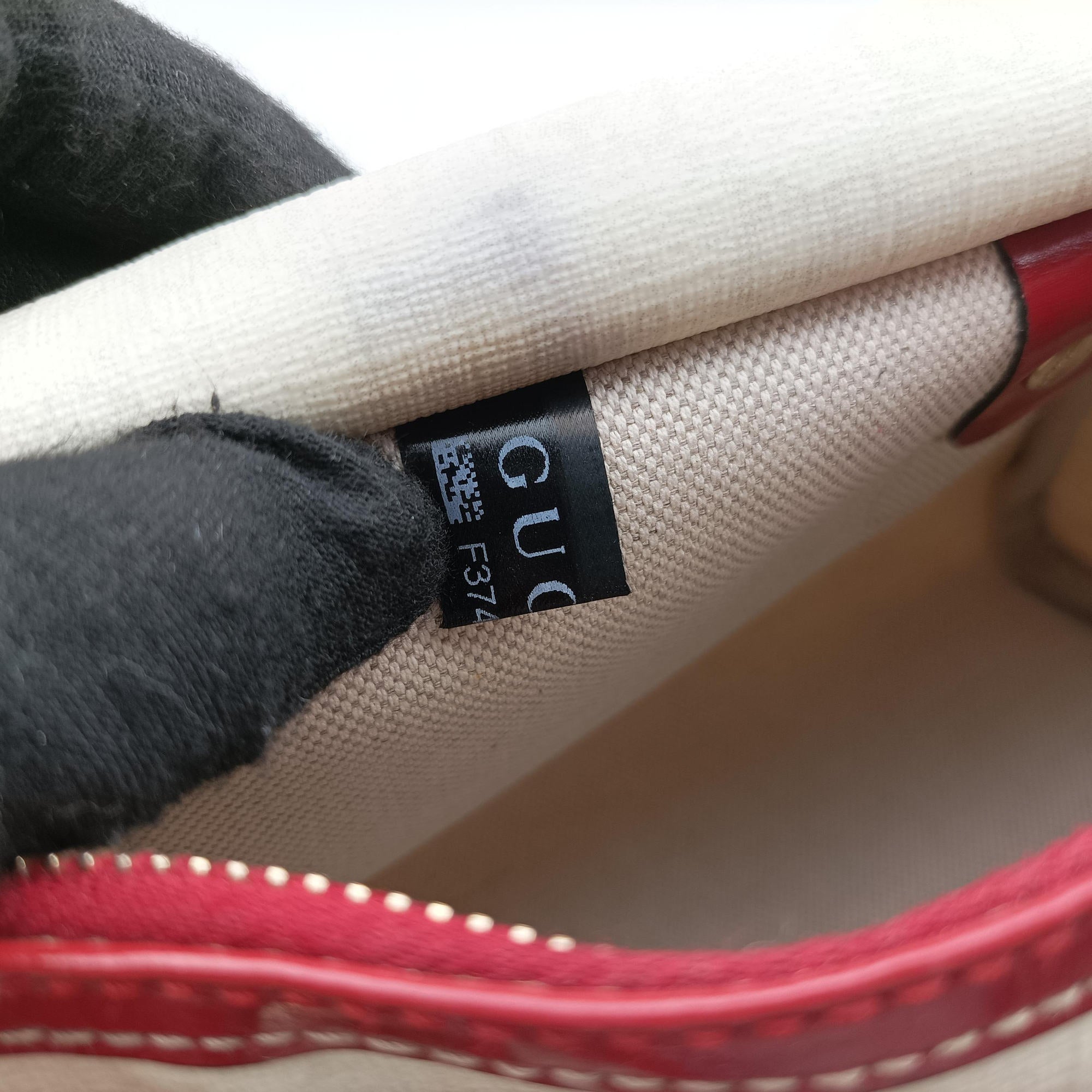 Vintage Gucci GG Supreme Tattoo Print Heart Charm Joy White PVC coated canvas 190257 handbag | stylenewstar