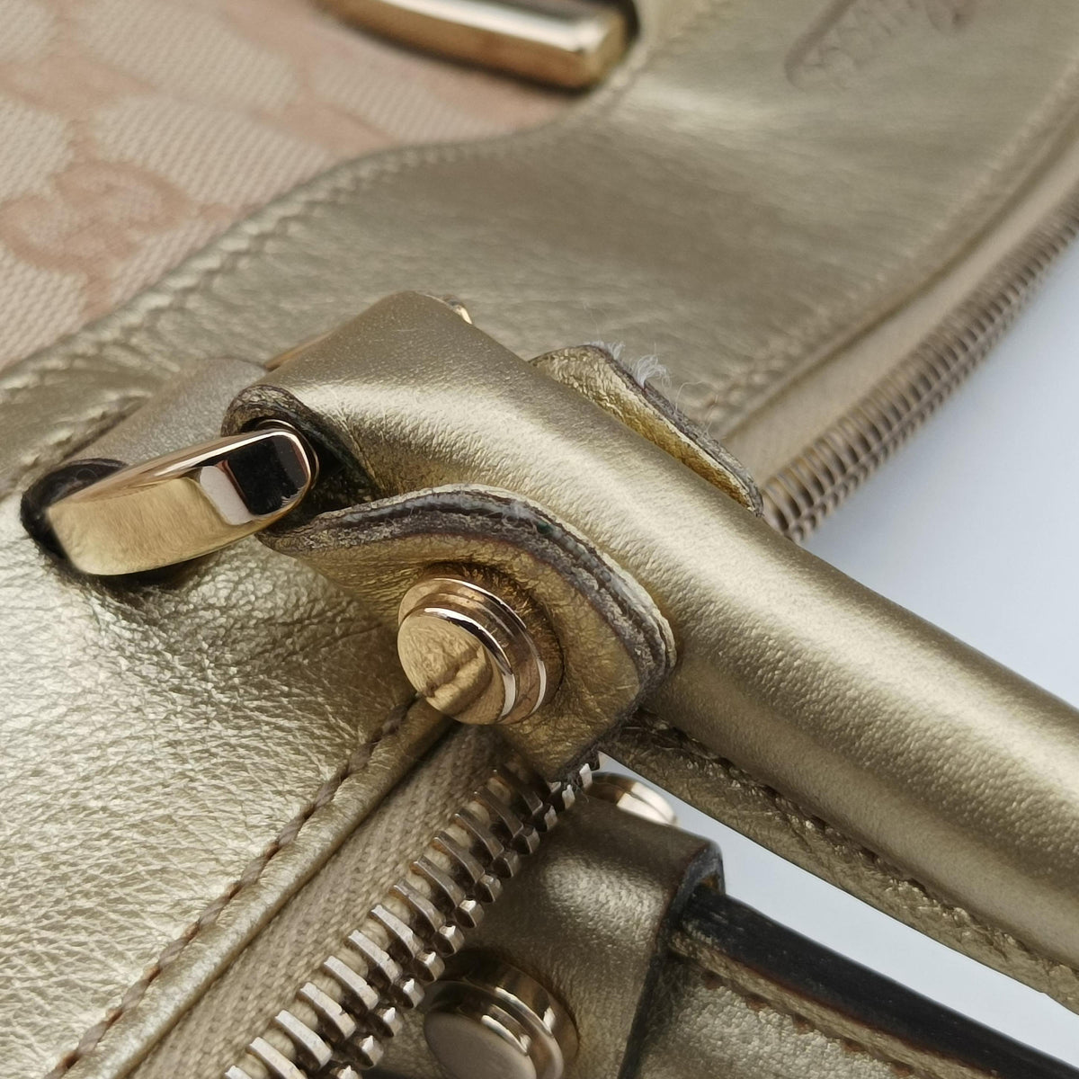 Pre-owned Gucci Abbey D-Ring Golden × Beige canvas×leather 190248 handbag | stylenewstar