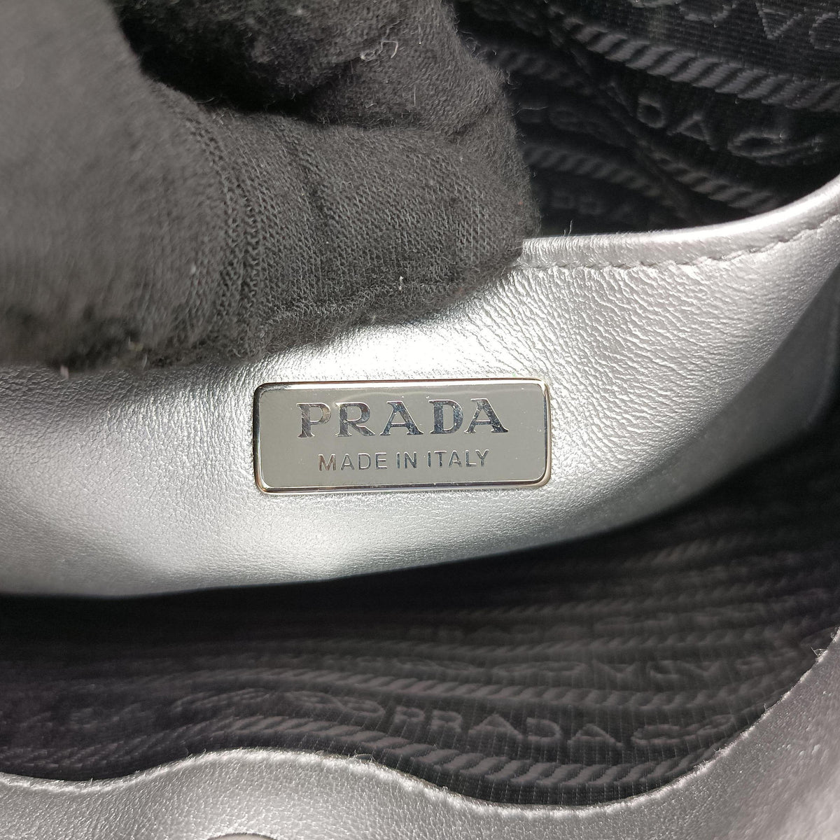 Pre-owned Prada Cleo Silver Enamel 1BC499 shoulderbag | stylenewstar