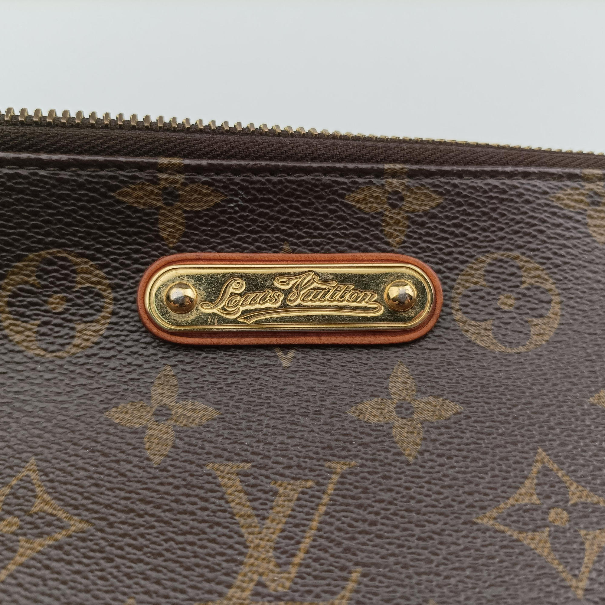 Pre-owned Louis Vuitton Pochette Mila MM brown Monogram Canvas M60094 handbag | stylenewstar