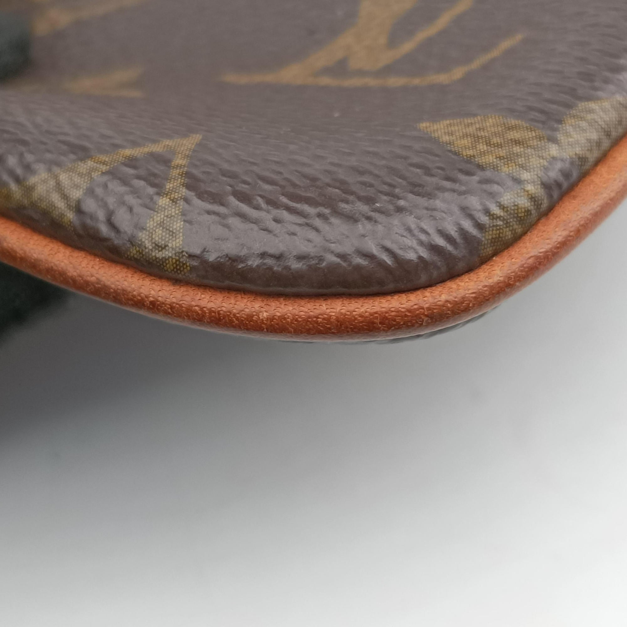 Pre-owned Louis Vuitton Pochette Mila MM brown Monogram Canvas M60094 handbag | stylenewstar