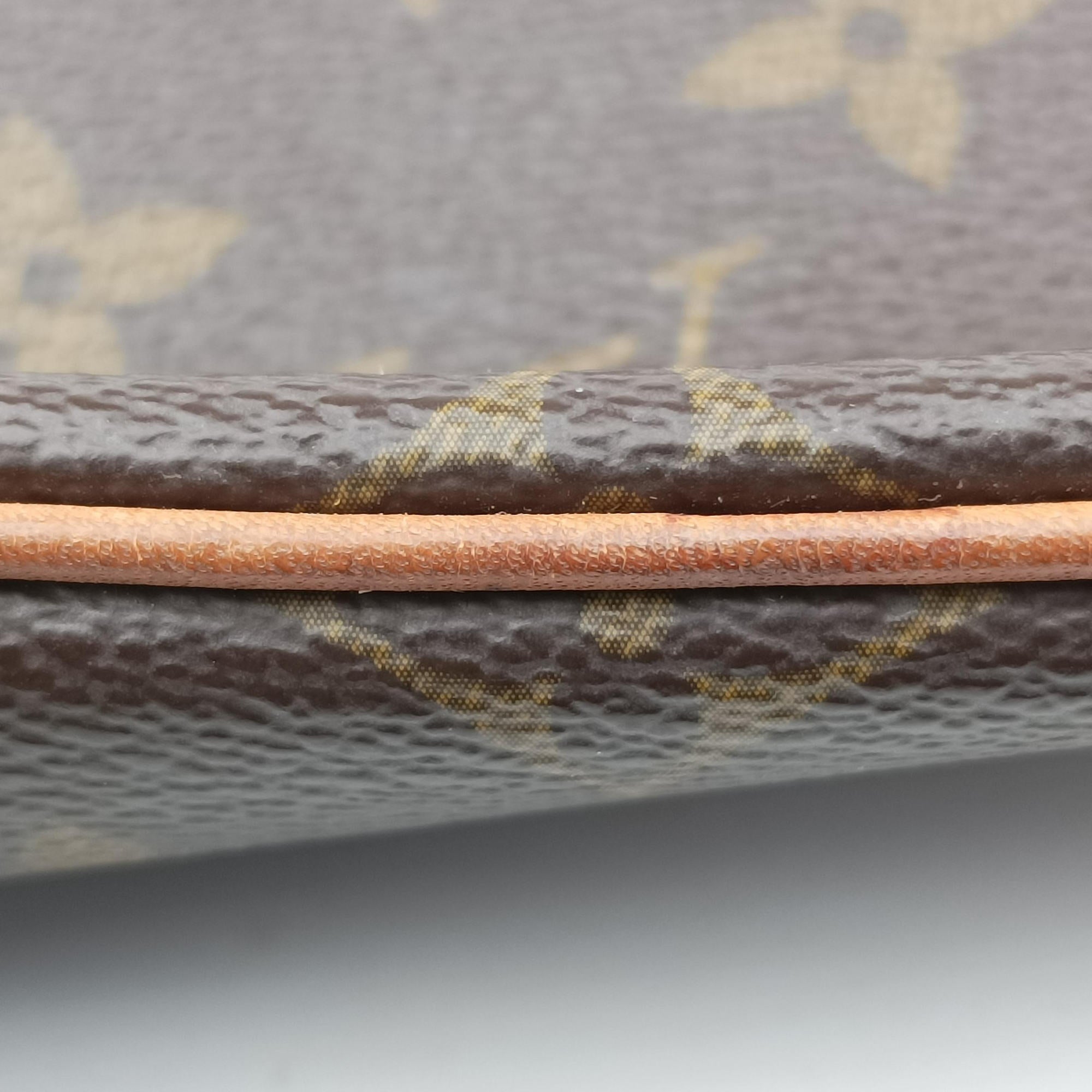 Pre-owned Louis Vuitton Pochette Mila MM brown Monogram Canvas M60094 handbag | stylenewstar