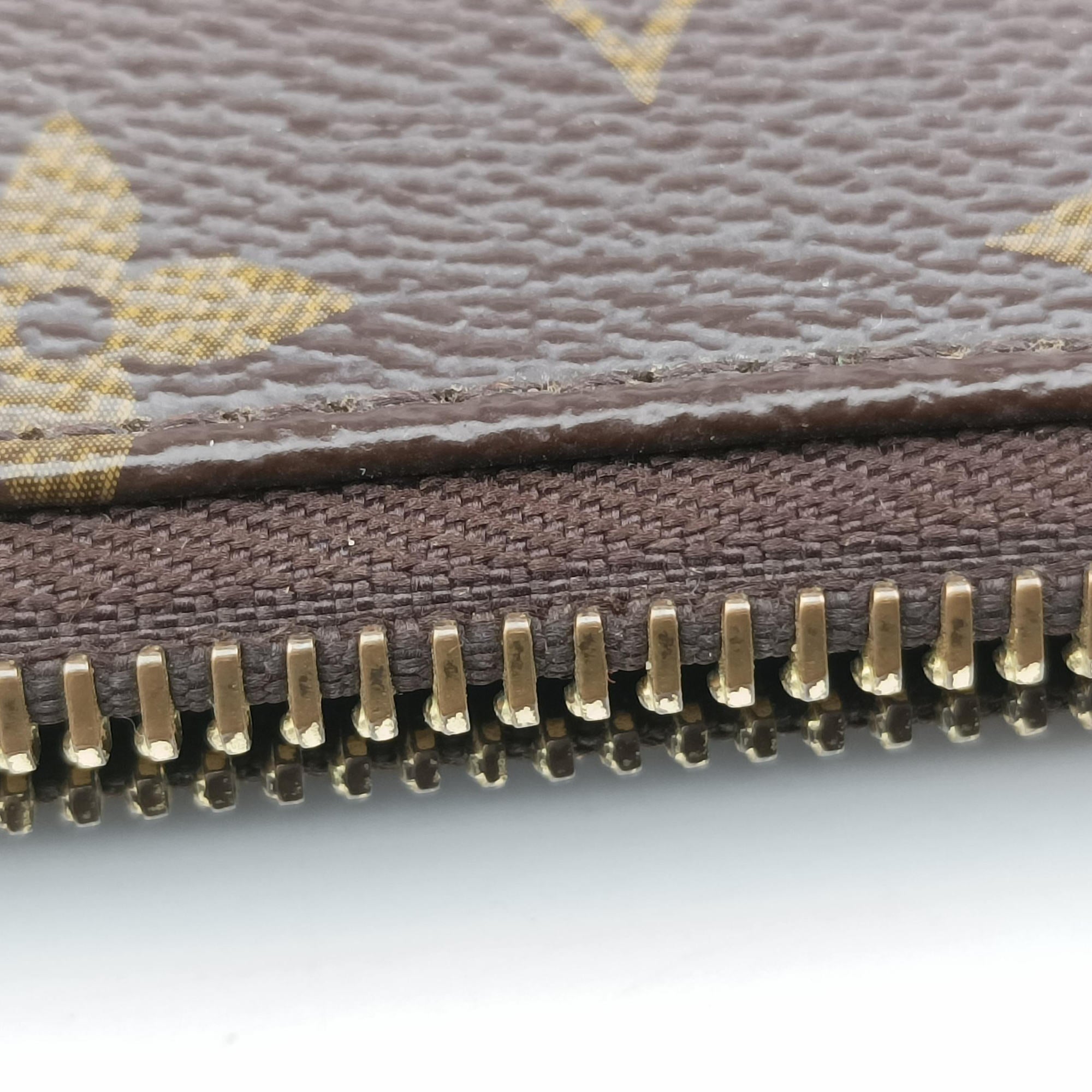 Pre-owned Louis Vuitton Pochette Mila MM brown Monogram Canvas M60094 handbag | stylenewstar