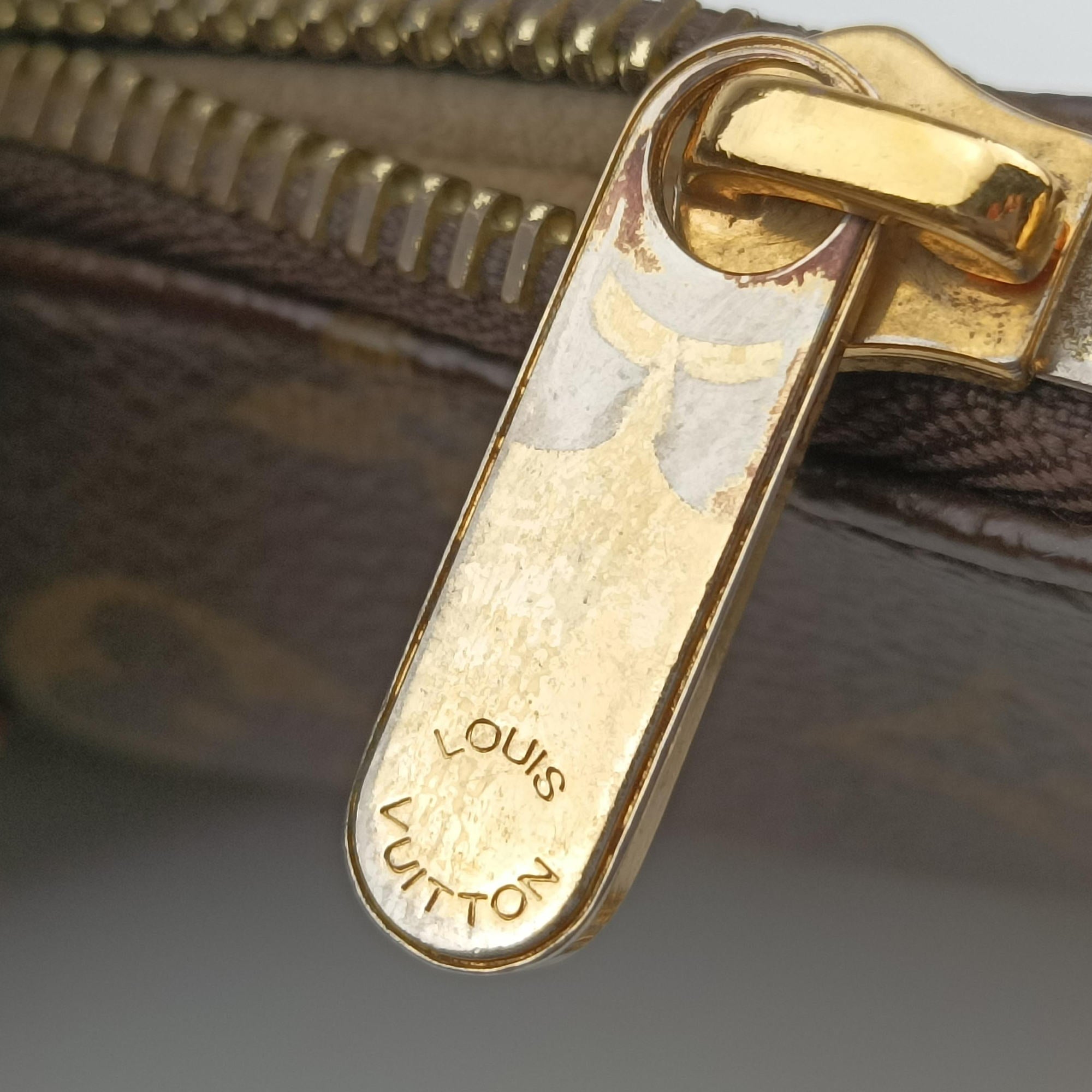 Pre-owned Louis Vuitton Pochette Mila MM brown Monogram Canvas M60094 handbag | stylenewstar