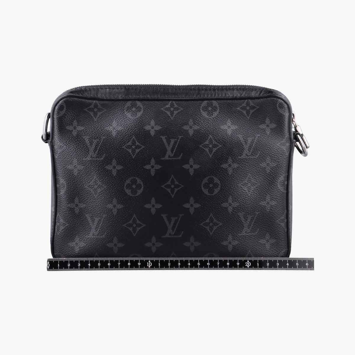 Secondhand Louis Vuitton Trio Messenger Gris Monogram Shadow M46603 shoulderbag | stylenewstar