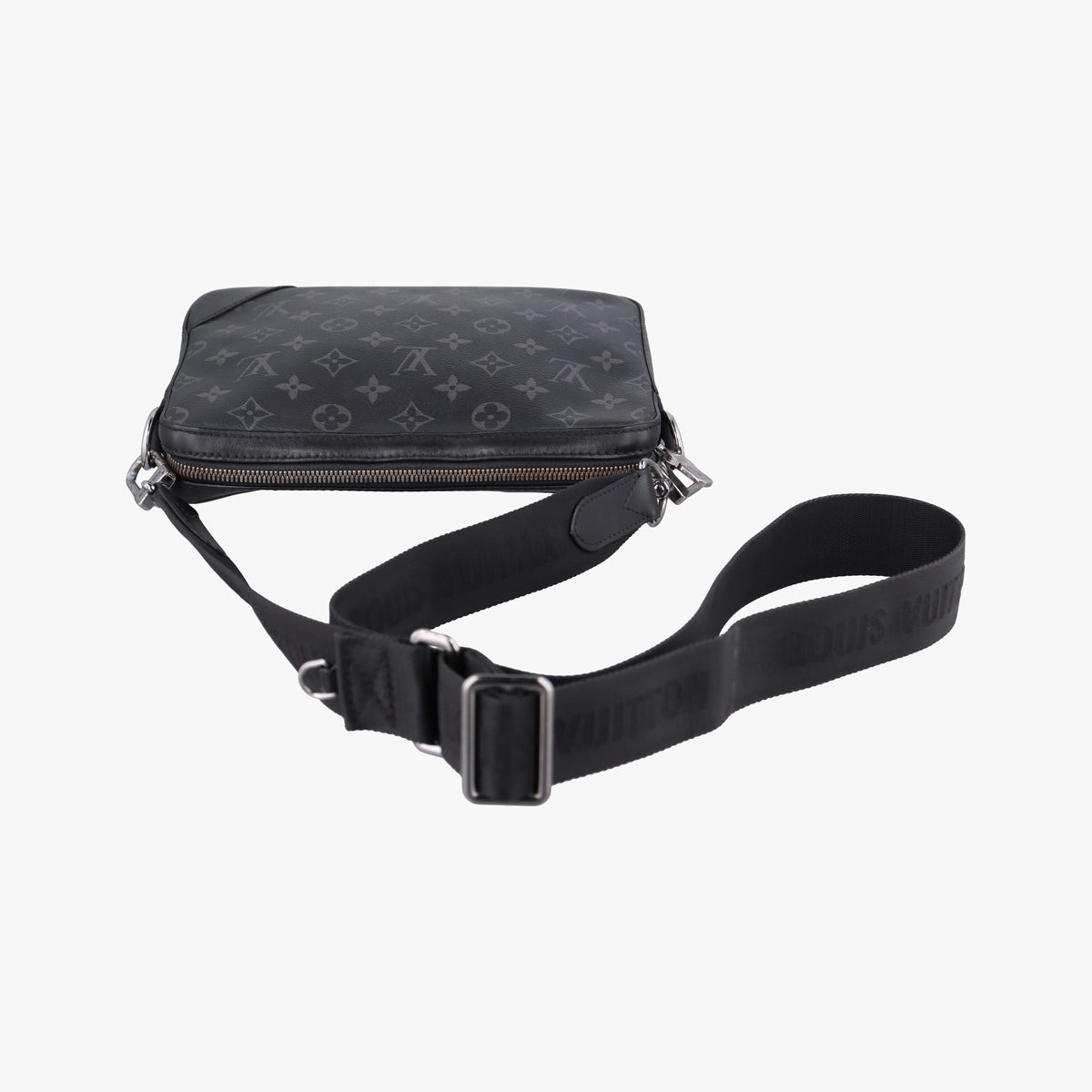Secondhand Louis Vuitton Trio Messenger Gris Monogram Shadow M46603 shoulderbag | stylenewstar