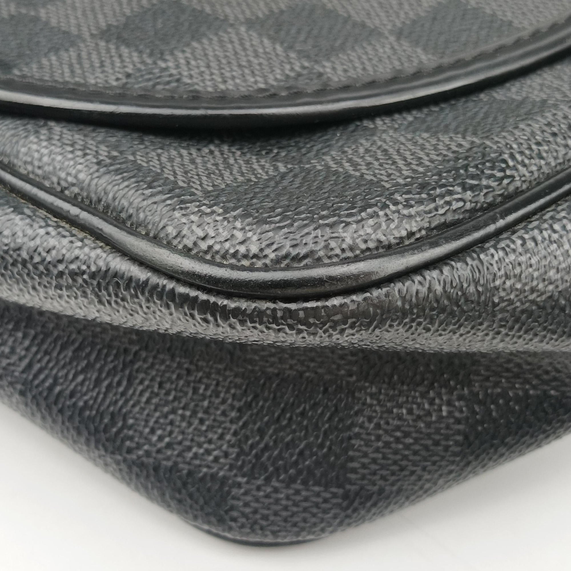 Secondhand Louis Vuitton DANIEL MM Noir Damier GRAPHITE N58029 shoulderbag | stylenewstar