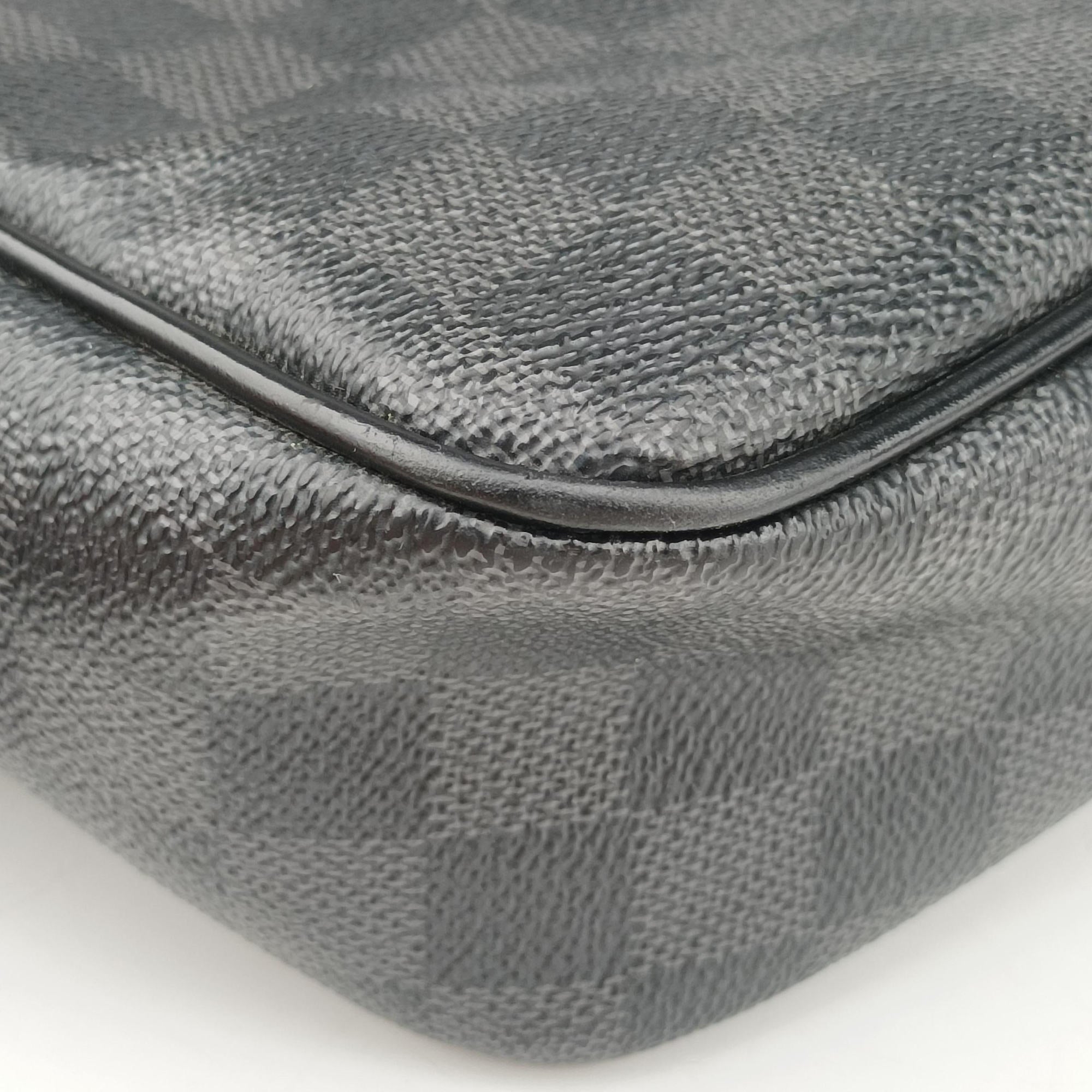 Secondhand Louis Vuitton DANIEL MM Noir Damier GRAPHITE N58029 shoulderbag | stylenewstar