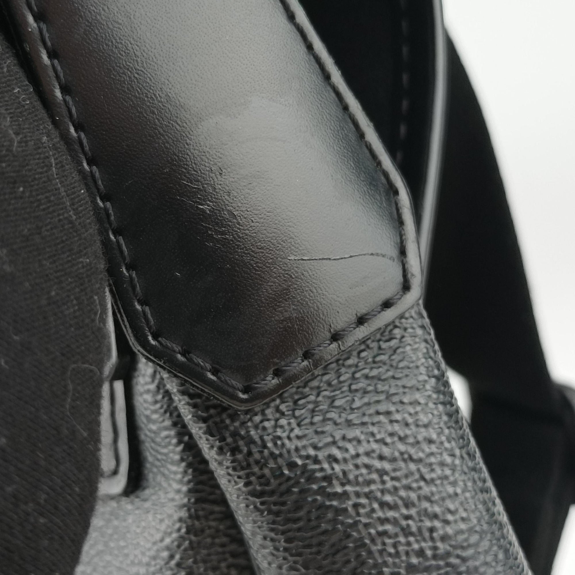 Secondhand Louis Vuitton DANIEL MM Noir Damier GRAPHITE N58029 shoulderbag | stylenewstar