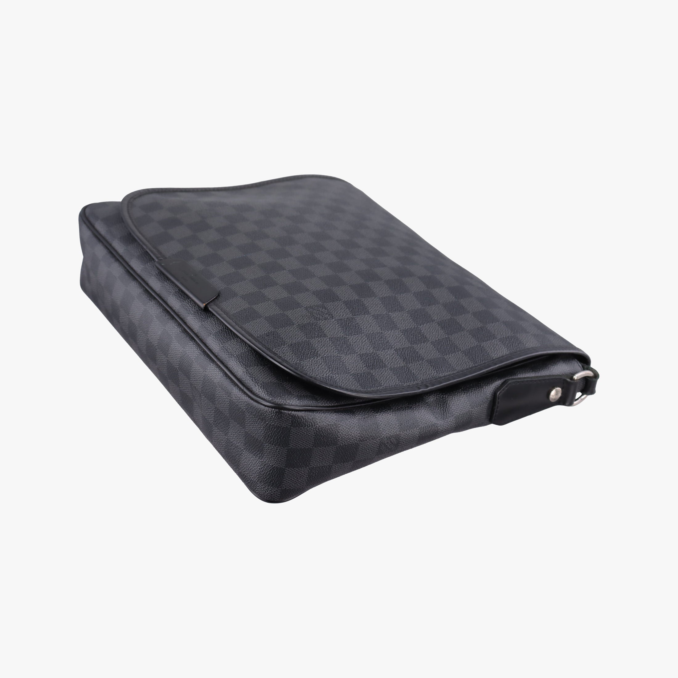Secondhand Louis Vuitton DANIEL MM Noir Damier GRAPHITE N58029 shoulderbag | stylenewstar