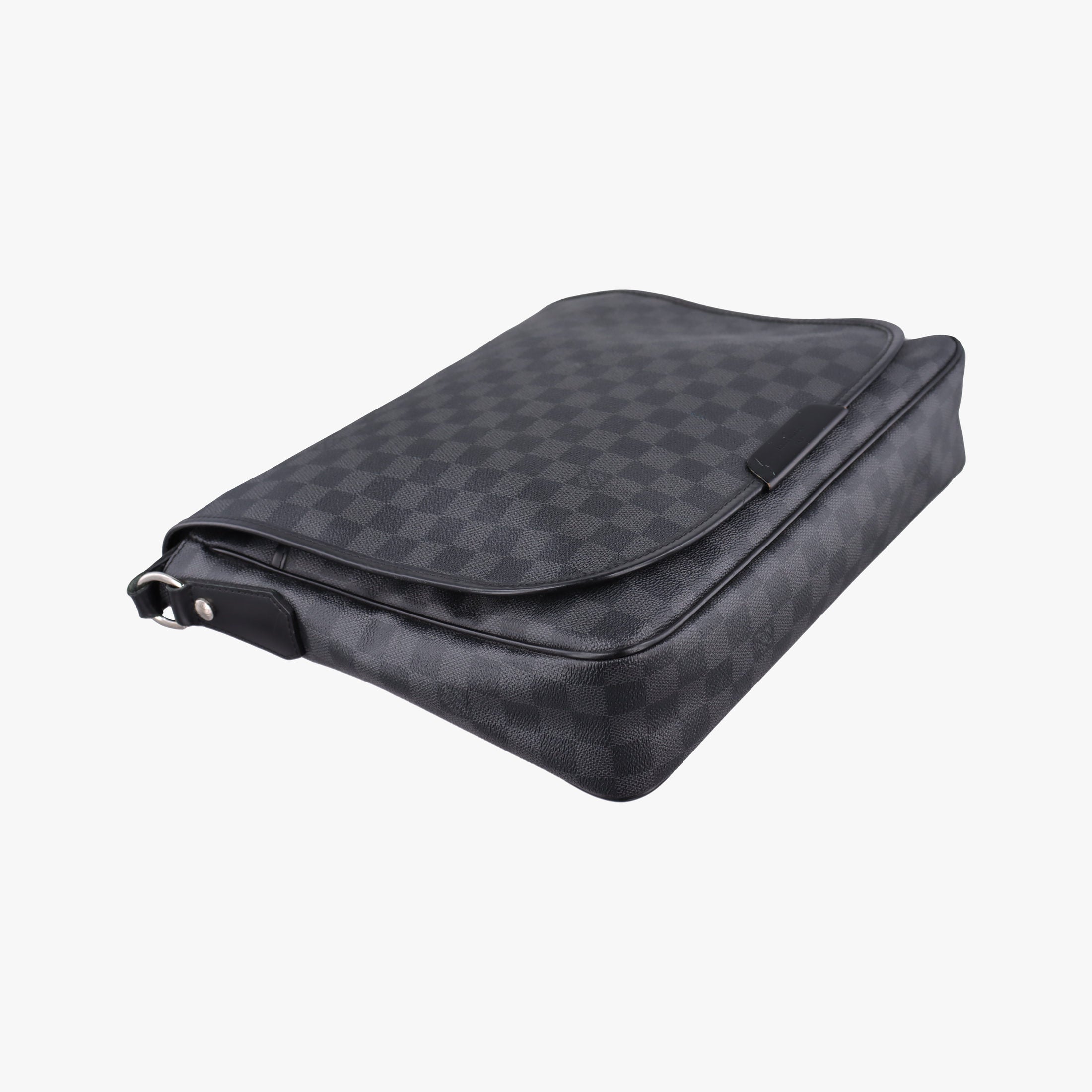Secondhand Louis Vuitton DANIEL MM Noir Damier GRAPHITE N58029 shoulderbag | stylenewstar