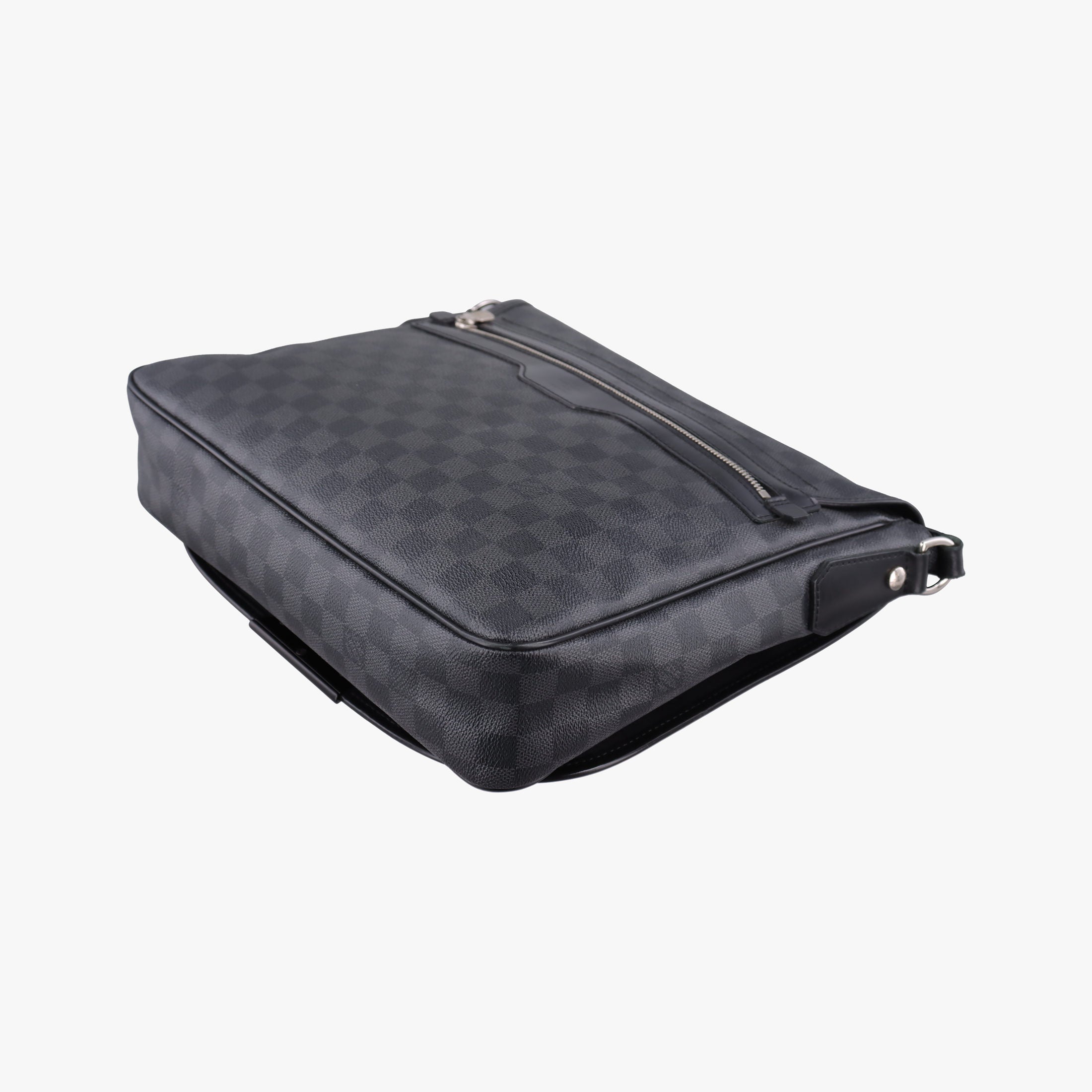 Secondhand Louis Vuitton DANIEL MM Noir Damier GRAPHITE N58029 shoulderbag | stylenewstar