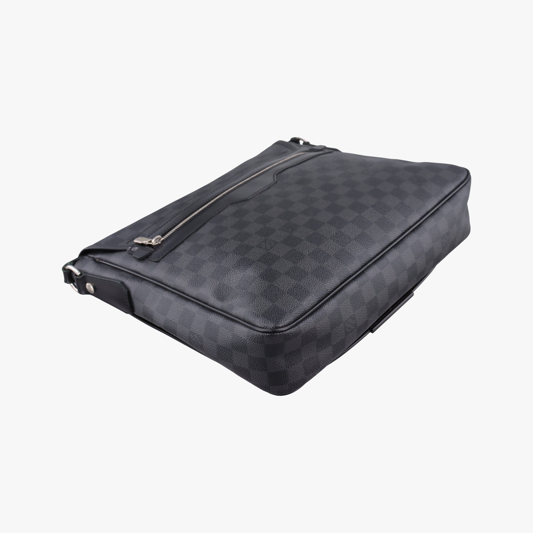 Secondhand Louis Vuitton DANIEL MM Noir Damier GRAPHITE N58029 shoulderbag | stylenewstar