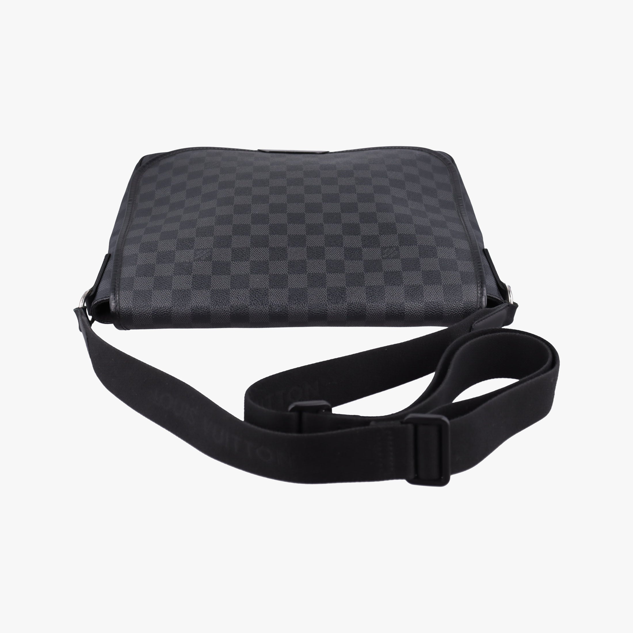 Secondhand Louis Vuitton DANIEL MM Noir Damier GRAPHITE N58029 shoulderbag | stylenewstar