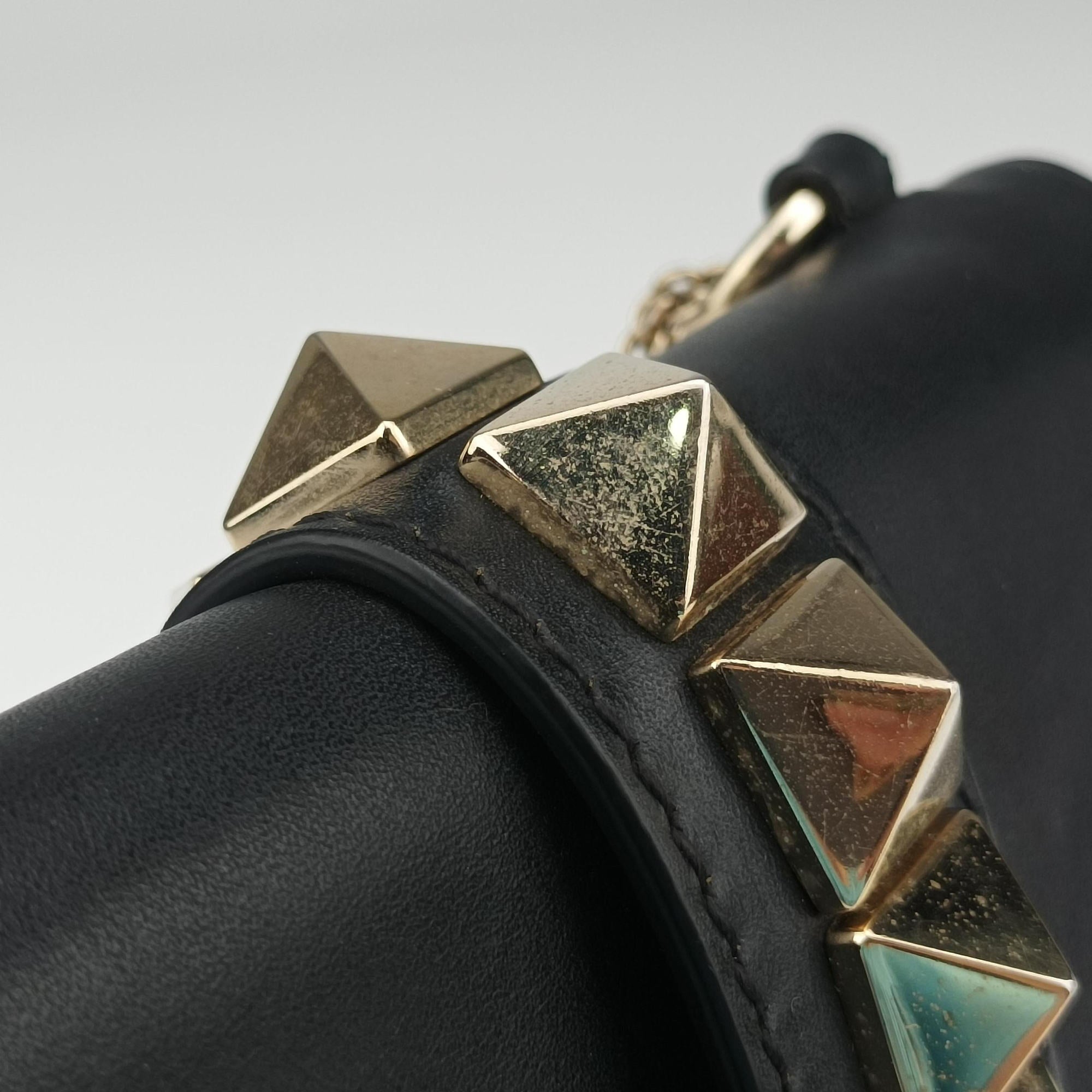 Pre-owned Valentino Rockstud Glam Lock Black Leather  shoulderbag | stylenewstar