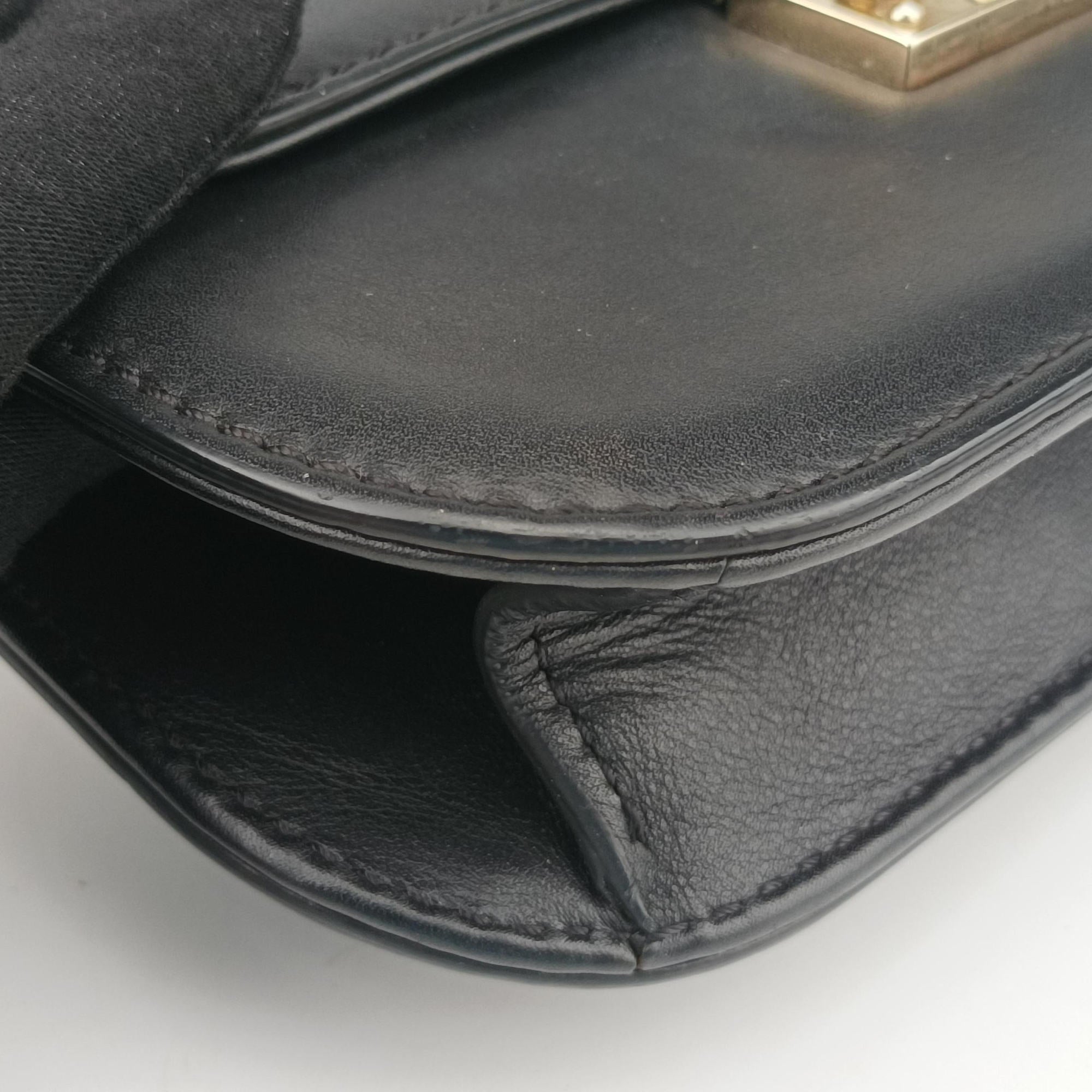 Pre-owned Valentino Rockstud Glam Lock Black Leather  shoulderbag | stylenewstar
