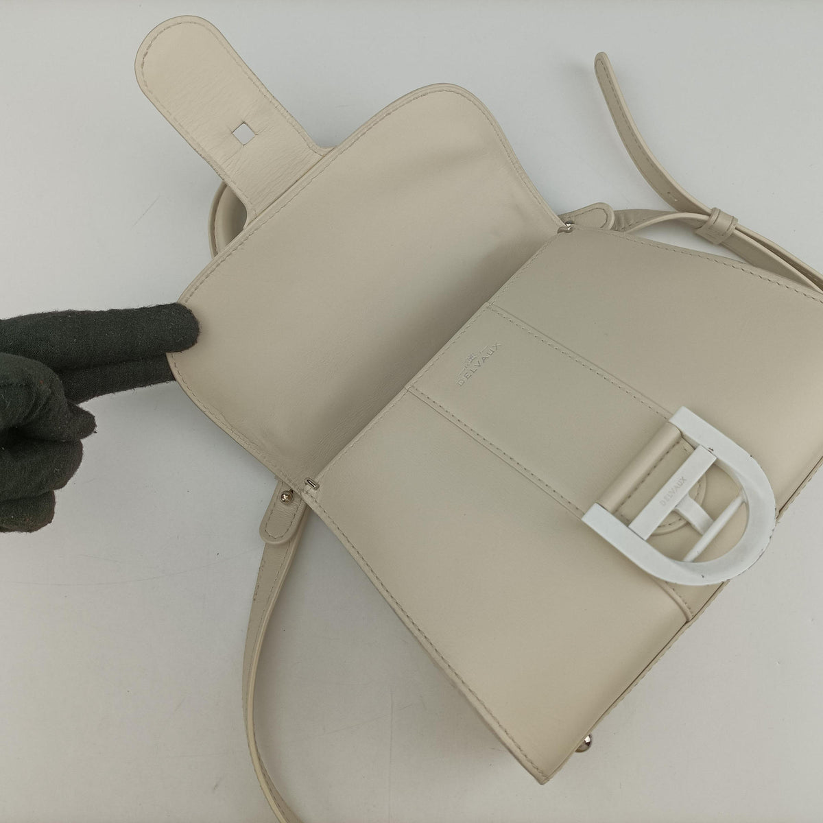 Secondhand Delvaux Brillon MM White Leather  shoulderbag | stylenewstar