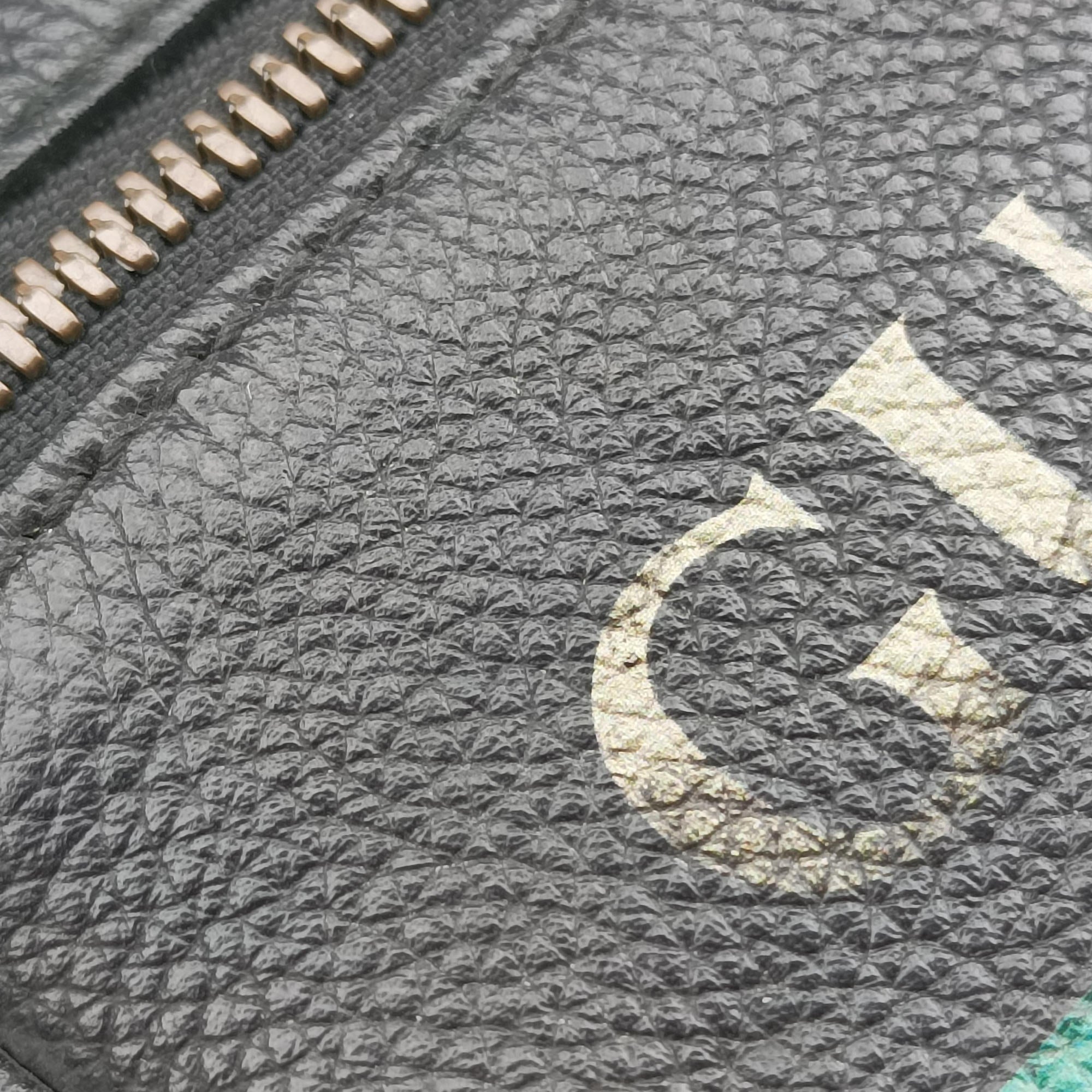 Vintage Gucci Print Messenger Black Leather 574803 shoulderbag | stylenewstar