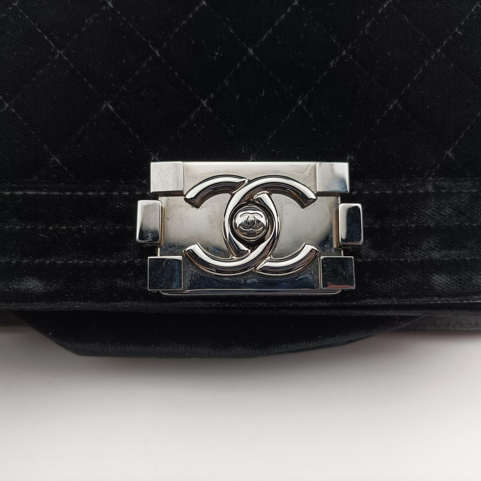 Pre-owned Chanel BOY CHANEL Black velour A67085 shoulderbag | stylenewstar