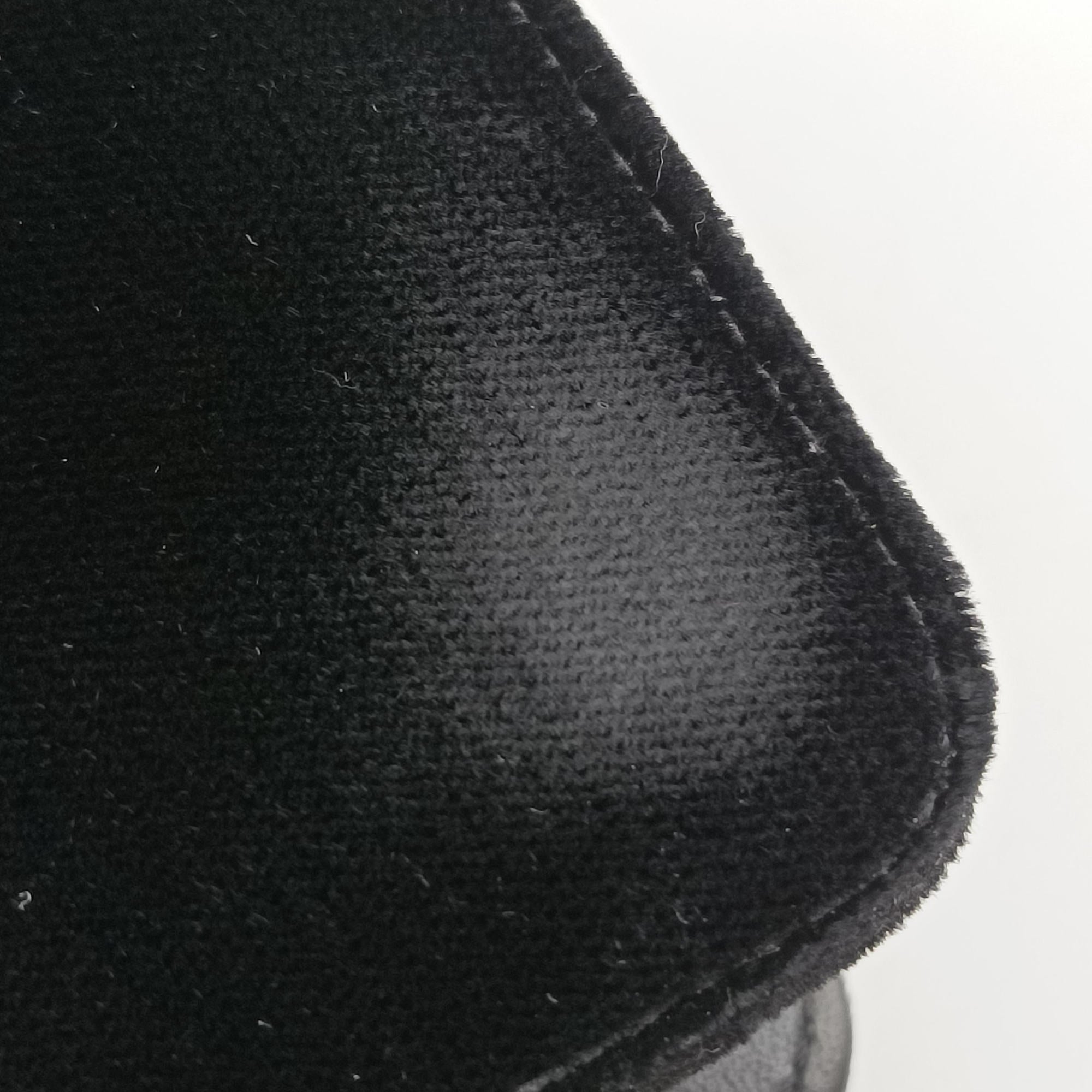 Pre-owned Chanel BOY CHANEL Black velour A67085 shoulderbag | stylenewstar