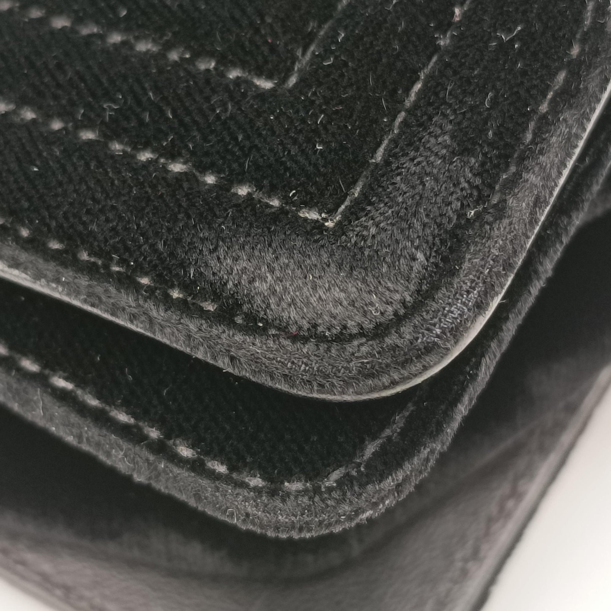 Pre-owned Chanel BOY CHANEL Black velour A67085 shoulderbag | stylenewstar