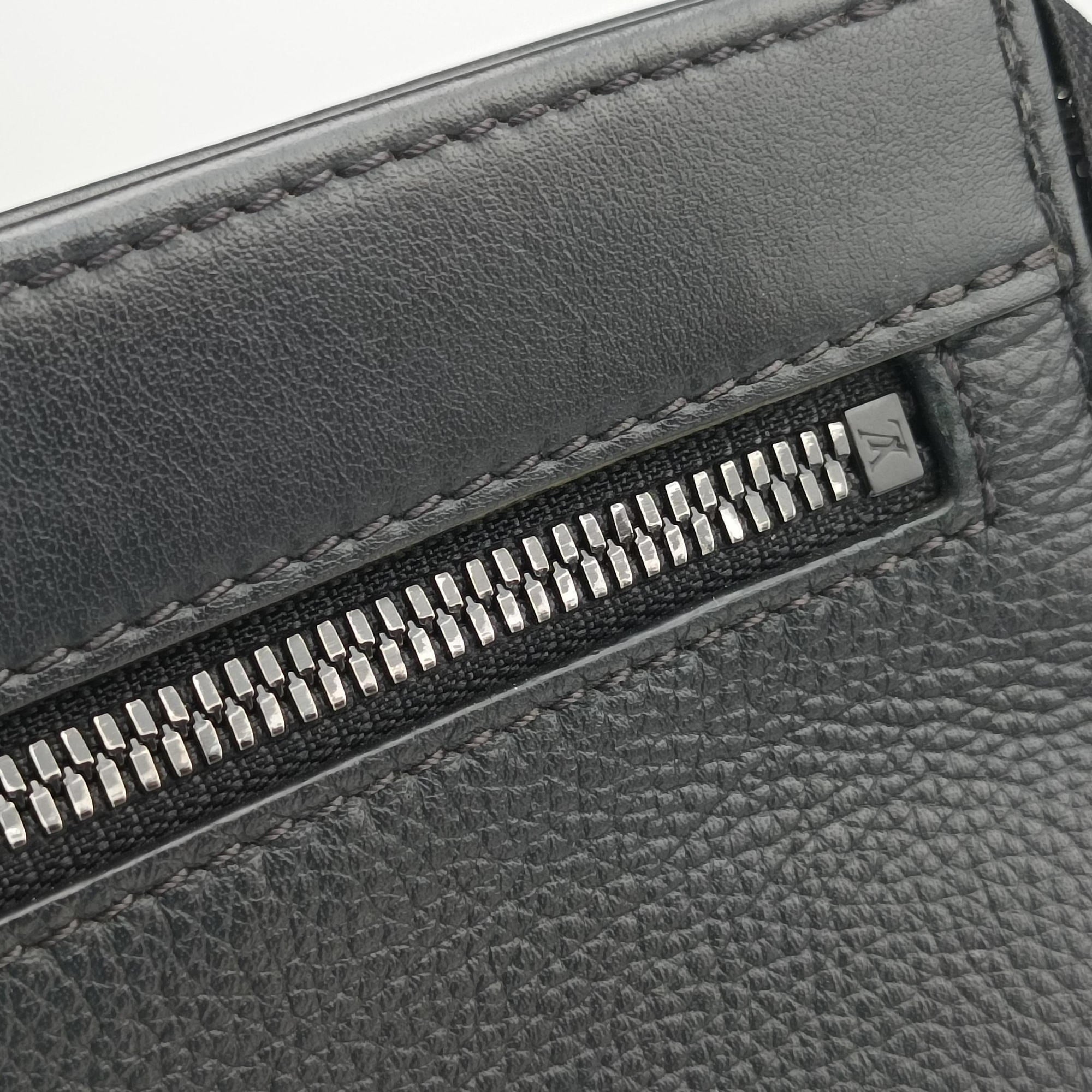 Pre-owned Louis Vuitton Messenger Voyage Noir Aerogram M59329 shoulderbag | stylenewstar