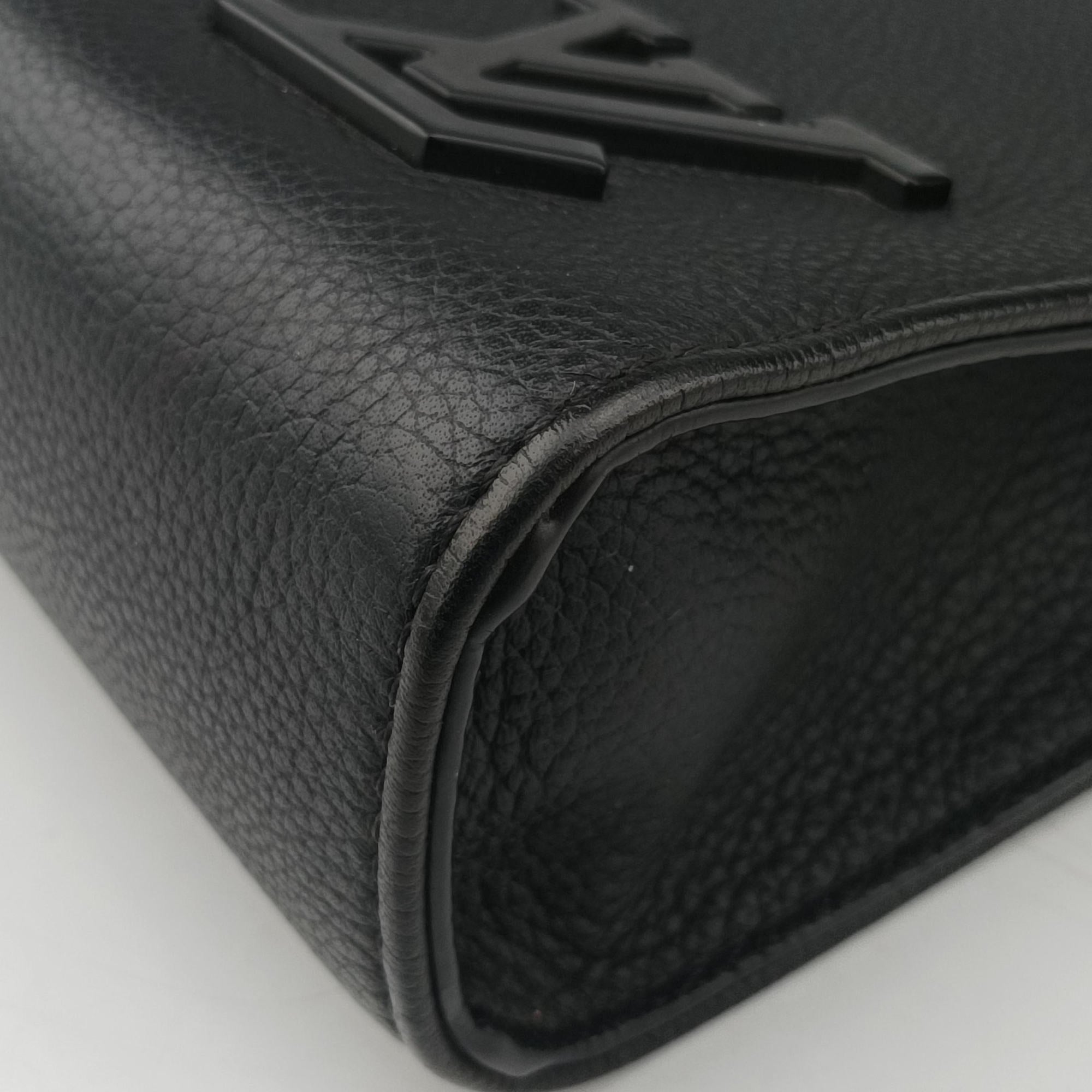 Pre-owned Louis Vuitton Messenger Voyage Noir Aerogram M59329 shoulderbag | stylenewstar