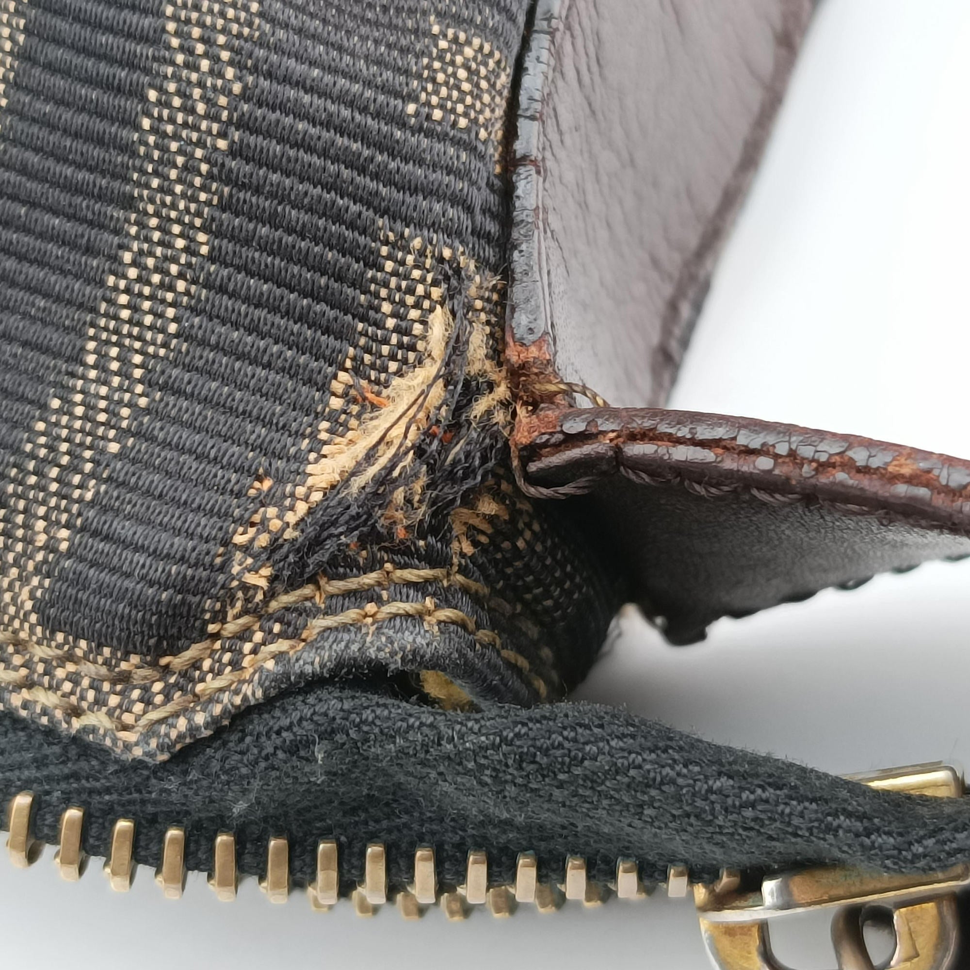 Pre-owned Fendi Zucca Print Brown canvas  handbag | stylenewstar
