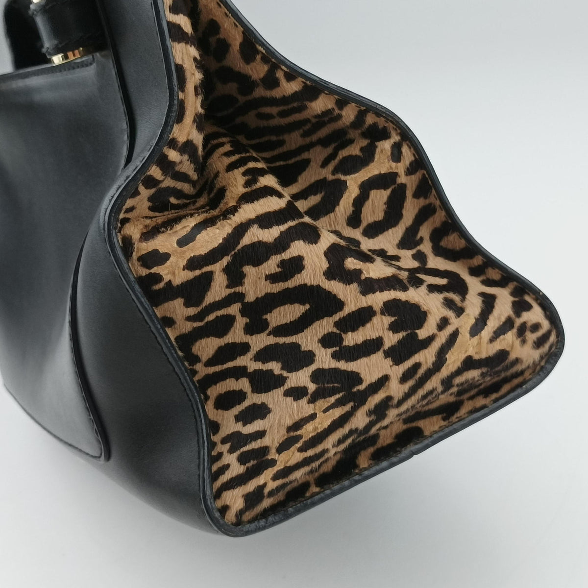 Pre-owned Bvlgari Serpenti Scaglie Black × Leopard Pattern Pony × Leather  shoulderbag | stylenewstar