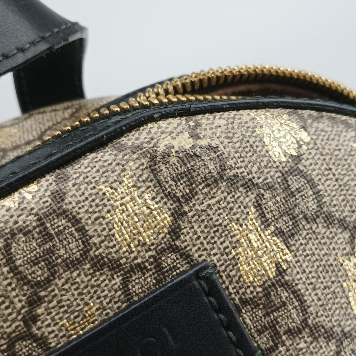 Pre-owned Gucci Bee GG Supreme beige×black PVC coated canvas×leather 427042 backpack/rucksack | stylenewstar