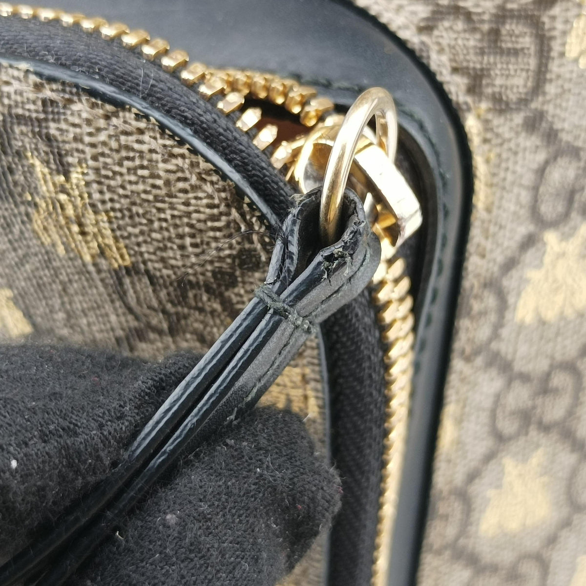 Pre-owned Gucci Bee GG Supreme beige×black PVC coated canvas×leather 427042 backpack/rucksack | stylenewstar