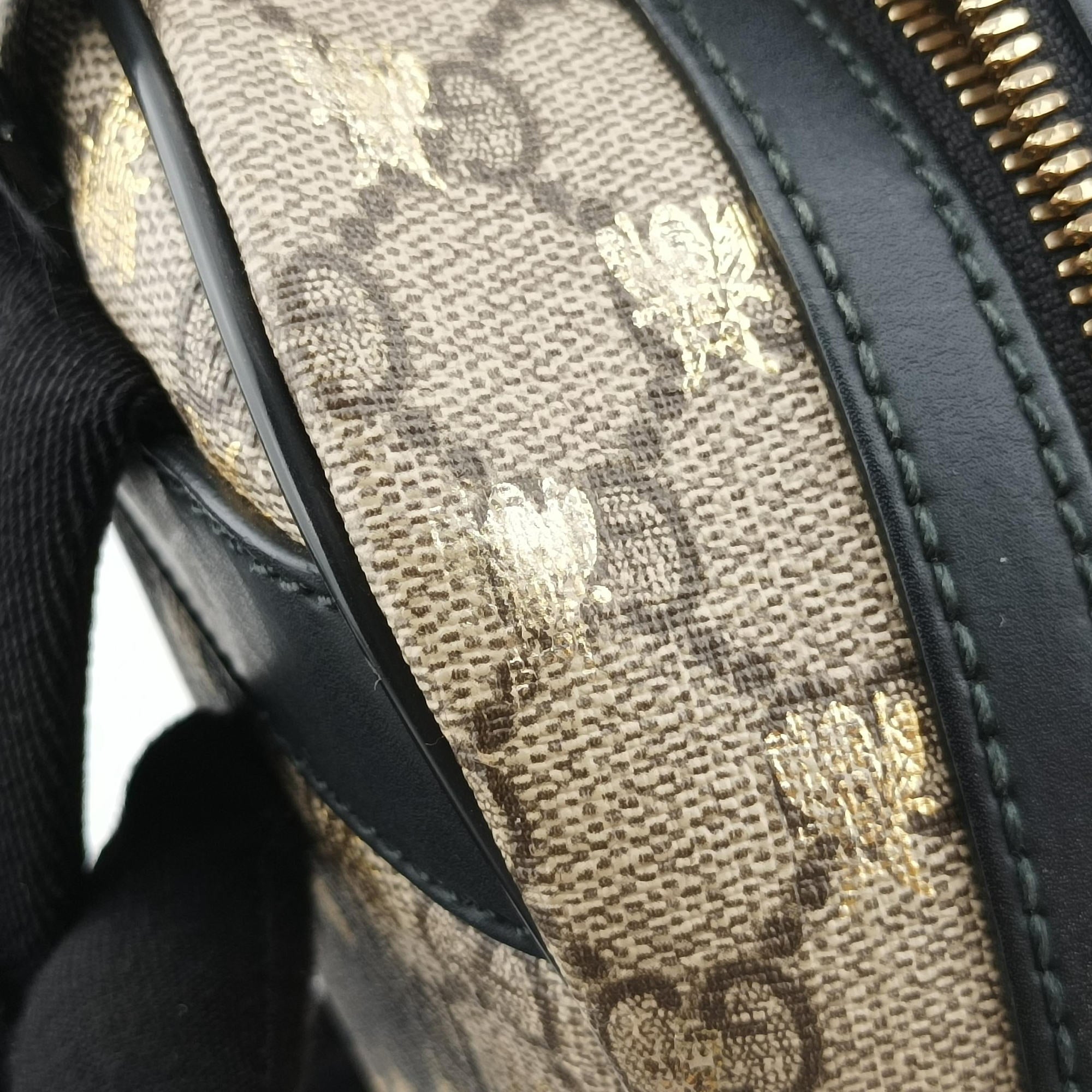 Pre-owned Gucci Bee GG Supreme beige×black PVC coated canvas×leather 427042 backpack/rucksack | stylenewstar