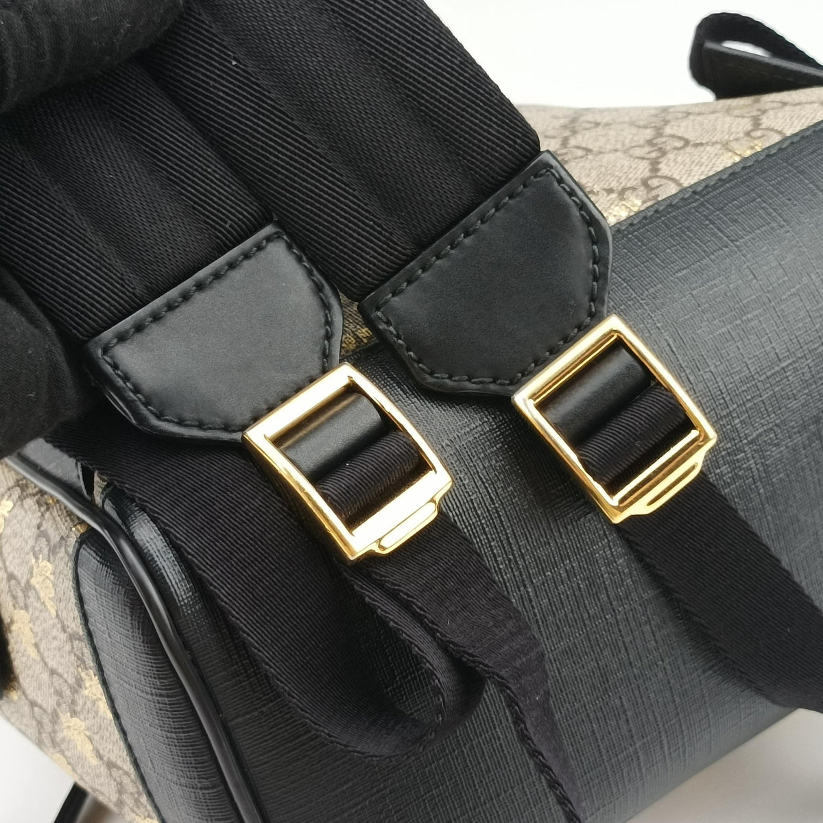 Pre-owned Gucci Bee GG Supreme beige×black PVC coated canvas×leather 427042 backpack/rucksack | stylenewstar