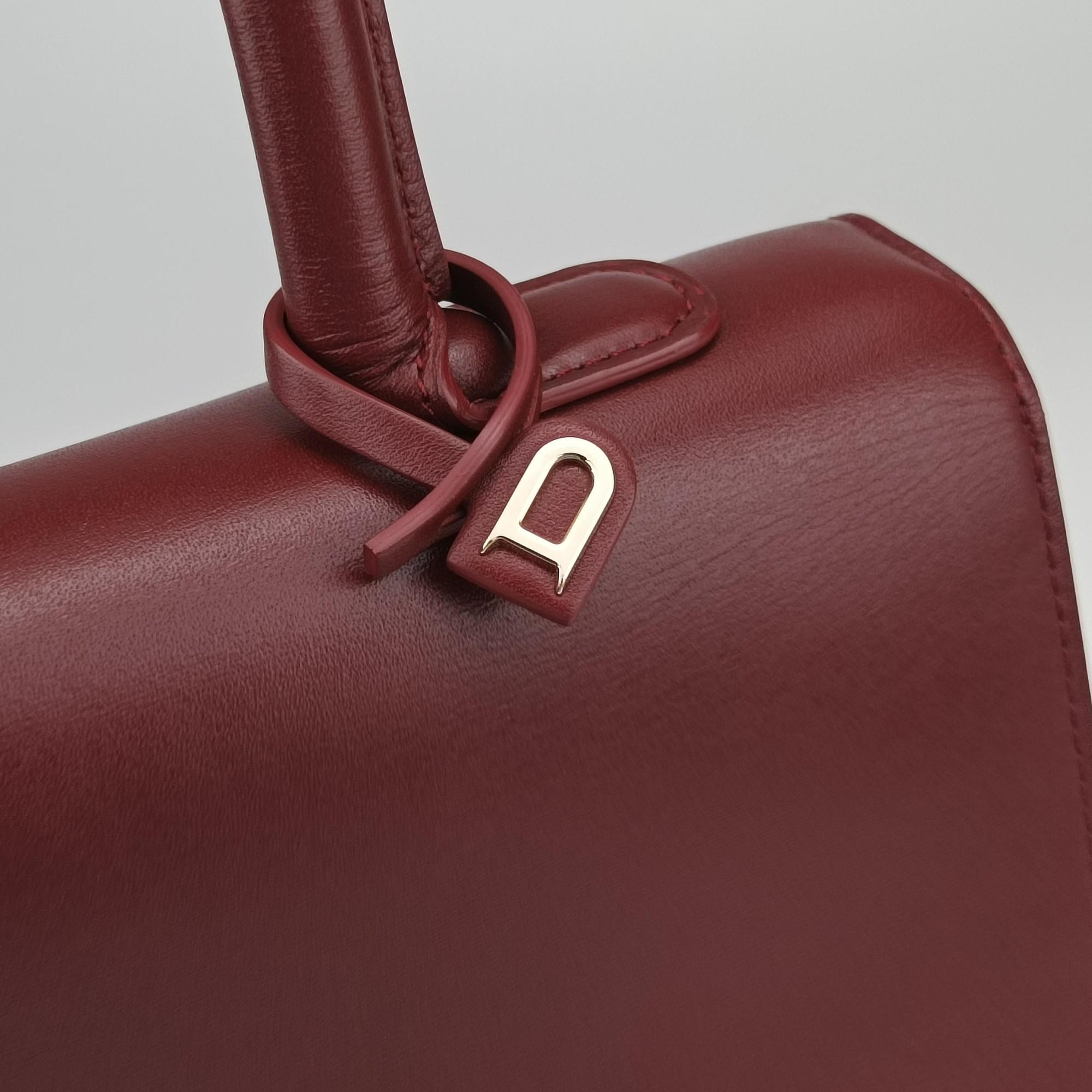 Vintage Delvaux Brillon MM Bordeaux leather  shoulderbag | stylenewstar