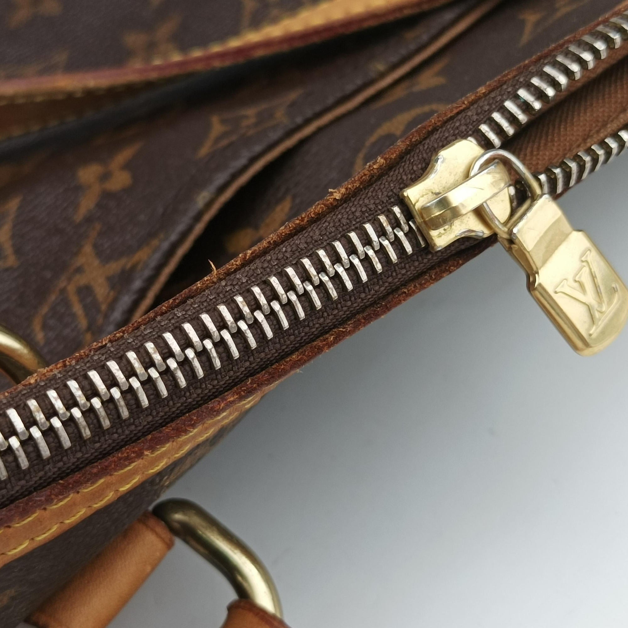 Pre-owned Louis Vuitton Odeon GM Brown Monogram Canvas M56388 shoulderbag | stylenewstar