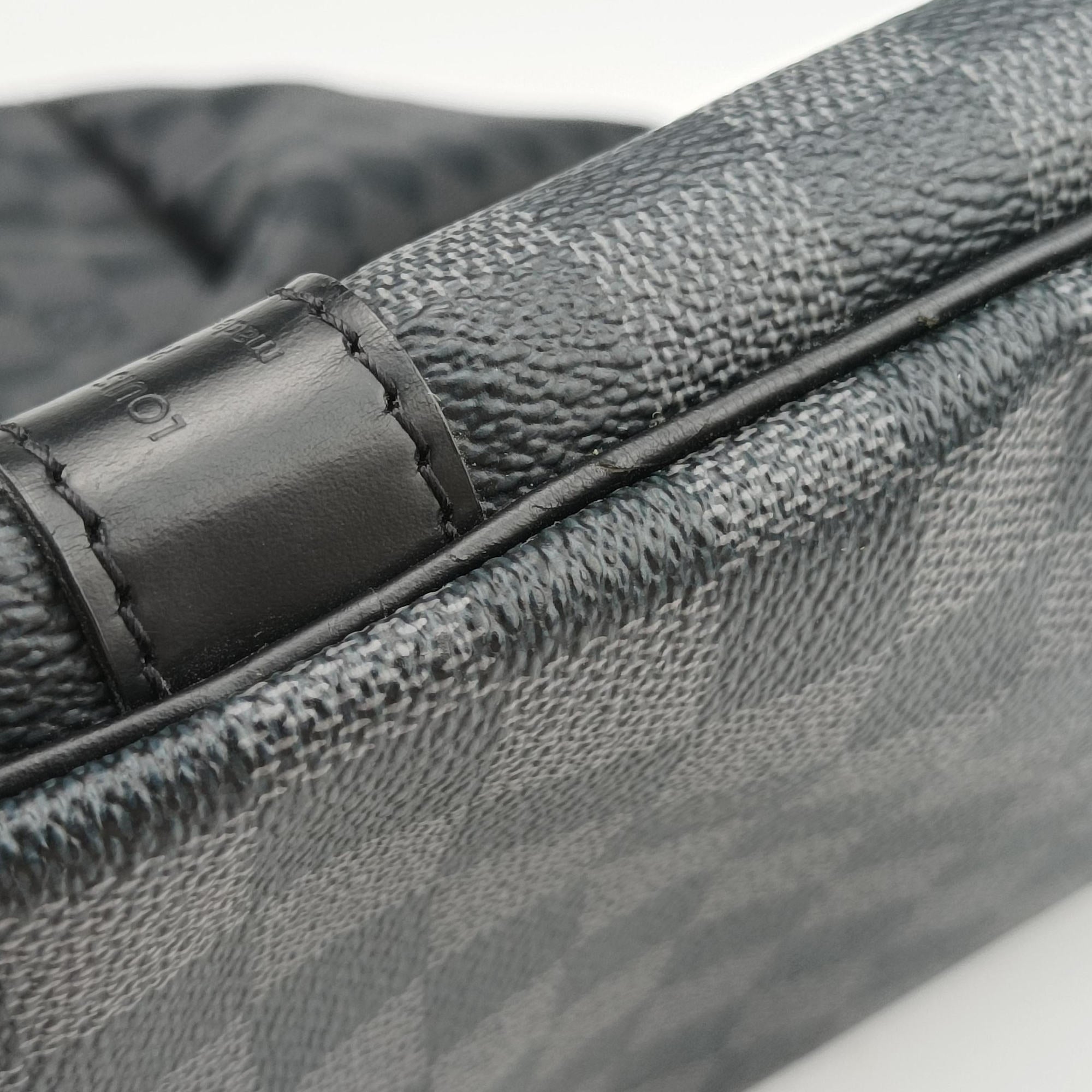 Secondhand Louis Vuitton Keepall Bandouliere 45 Noir Damier Graphite N41418 shoulderbag | stylenewstar
