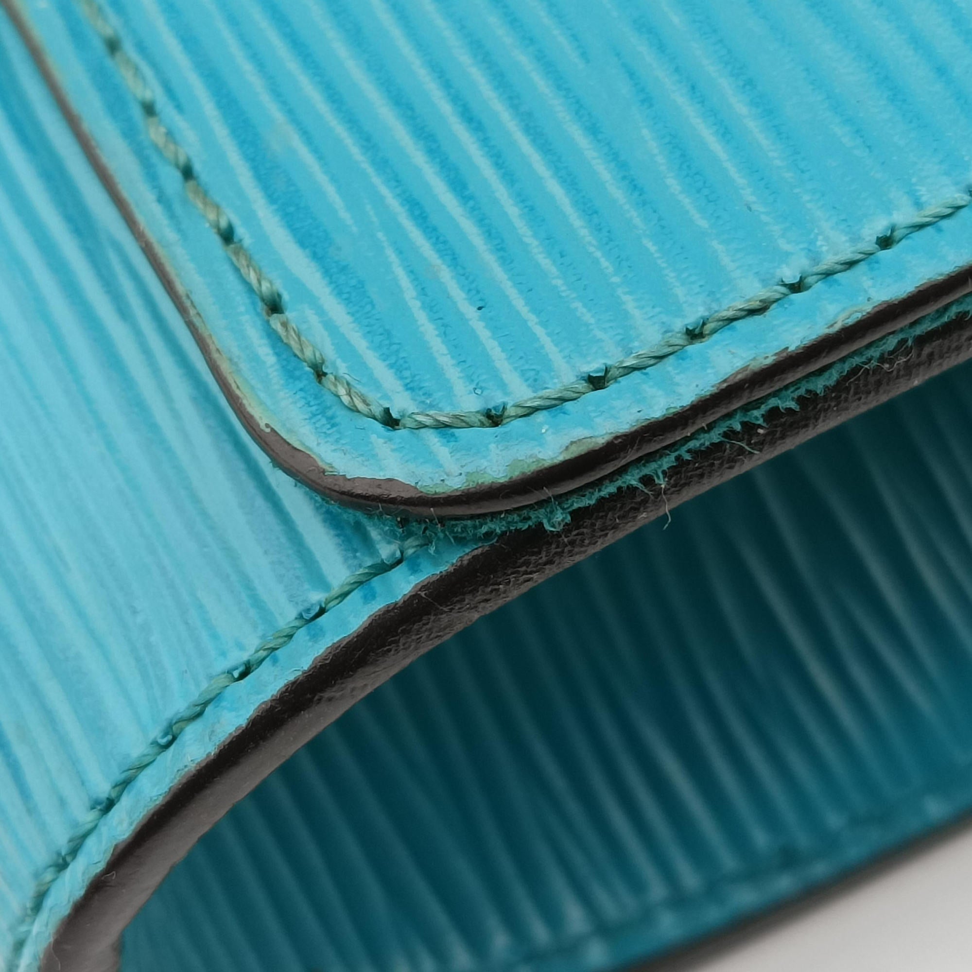Secondhand Louis Vuitton Pochette Louise PM Blue EPI M50285 shoulderbag | stylenewstar