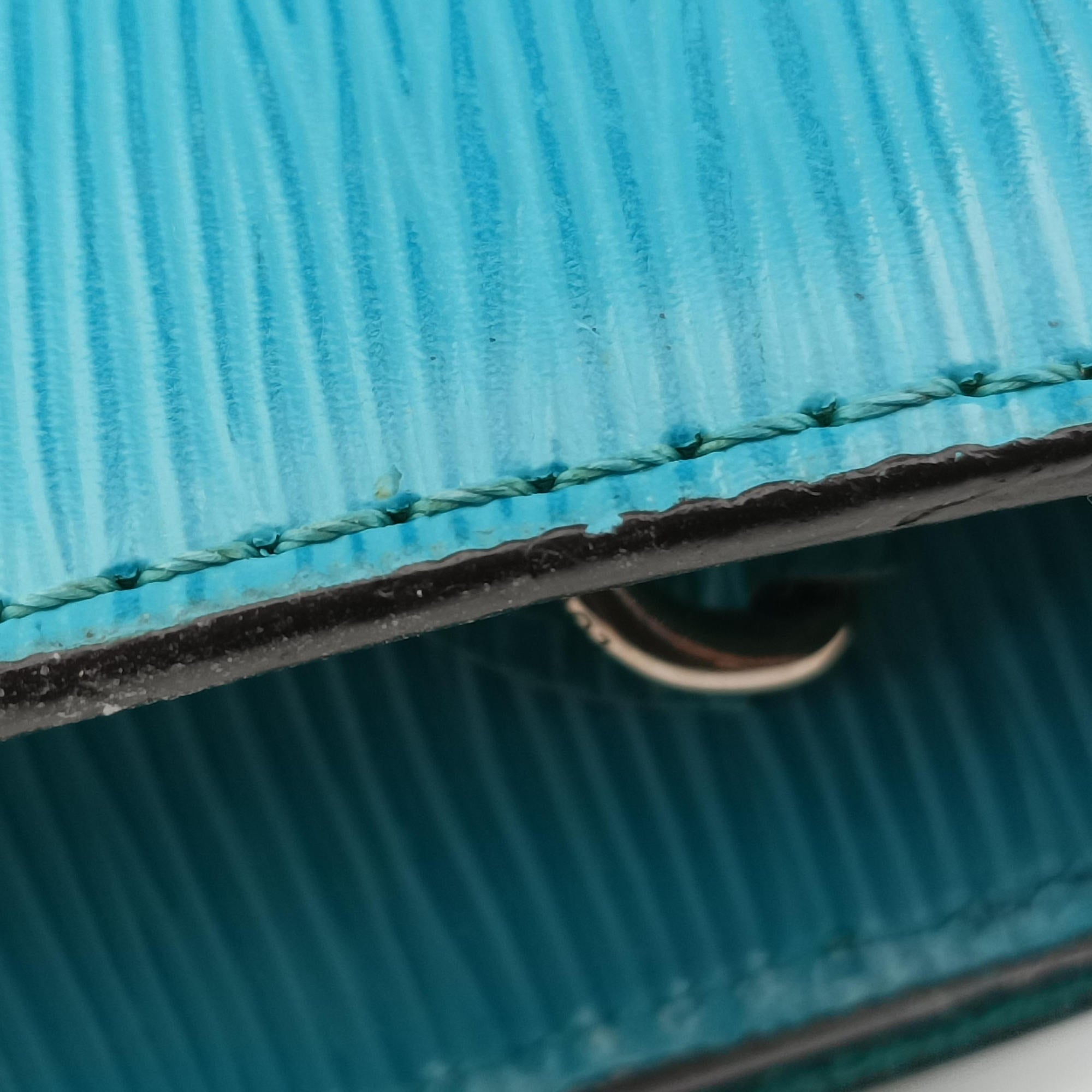 Secondhand Louis Vuitton Pochette Louise PM Blue EPI M50285 shoulderbag | stylenewstar