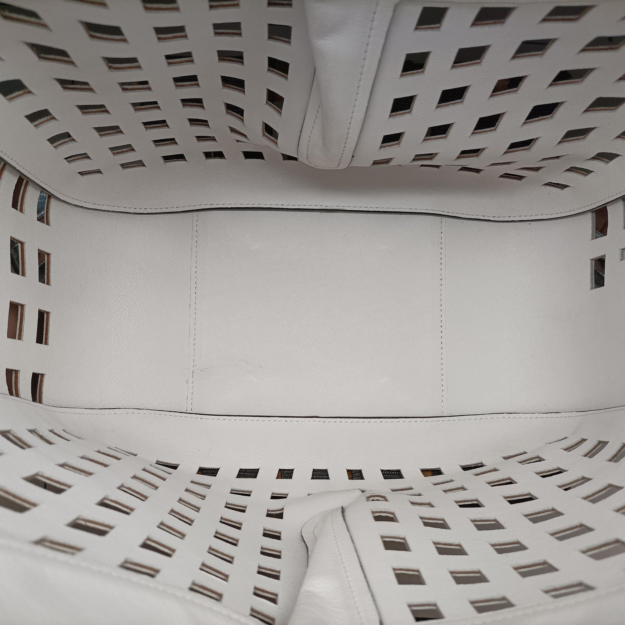 Pre-owned Loewe Hammock White Leather  shoulderbag | stylenewstar