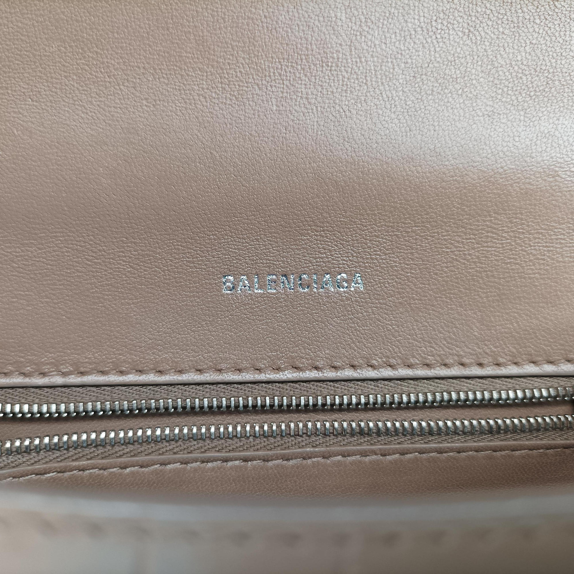 Pre-owned Balenciaga Hourglass Brown leather  shoulderbag | stylenewstar