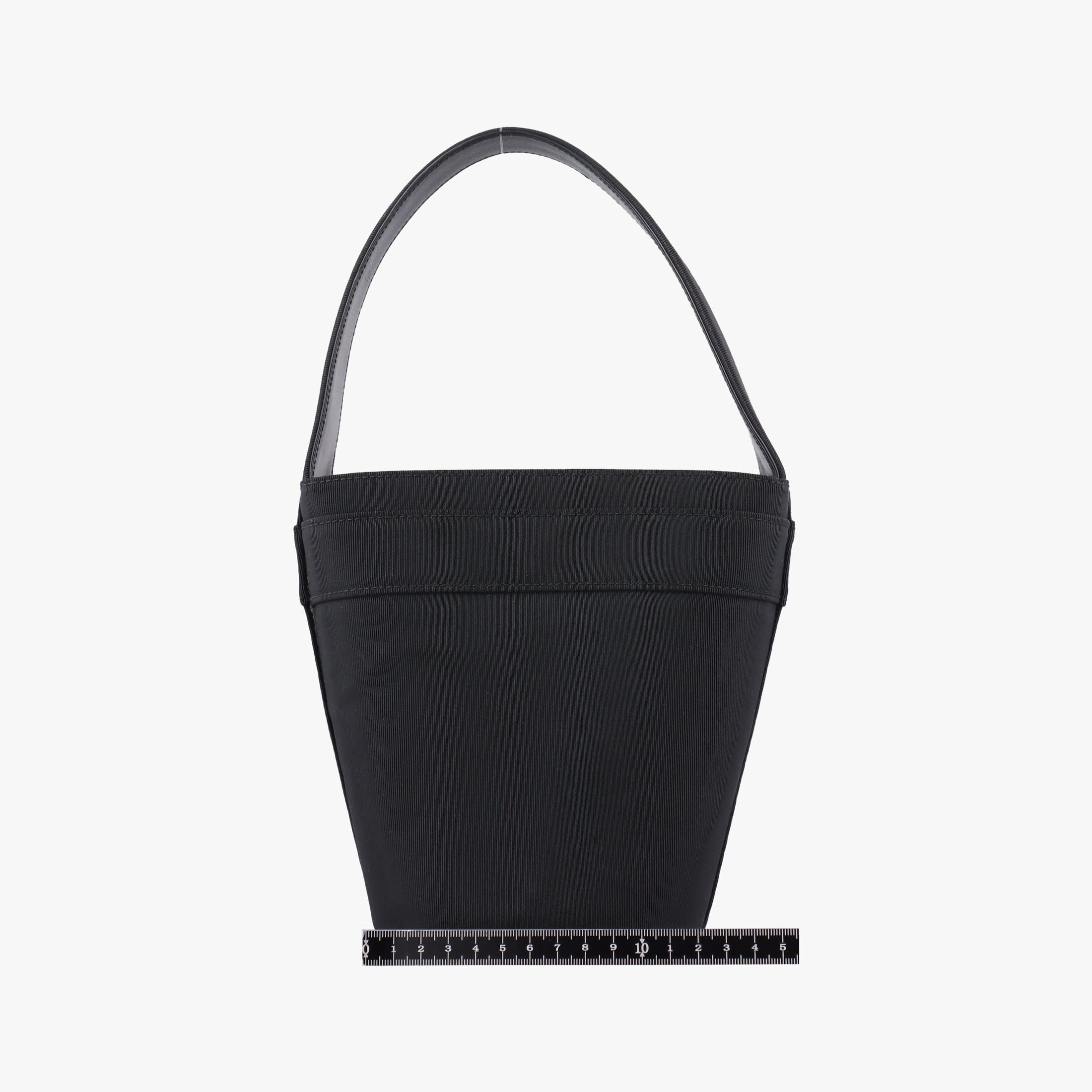 Secondhand Ferragamo Vara Black fabric  handbag | stylenewstar