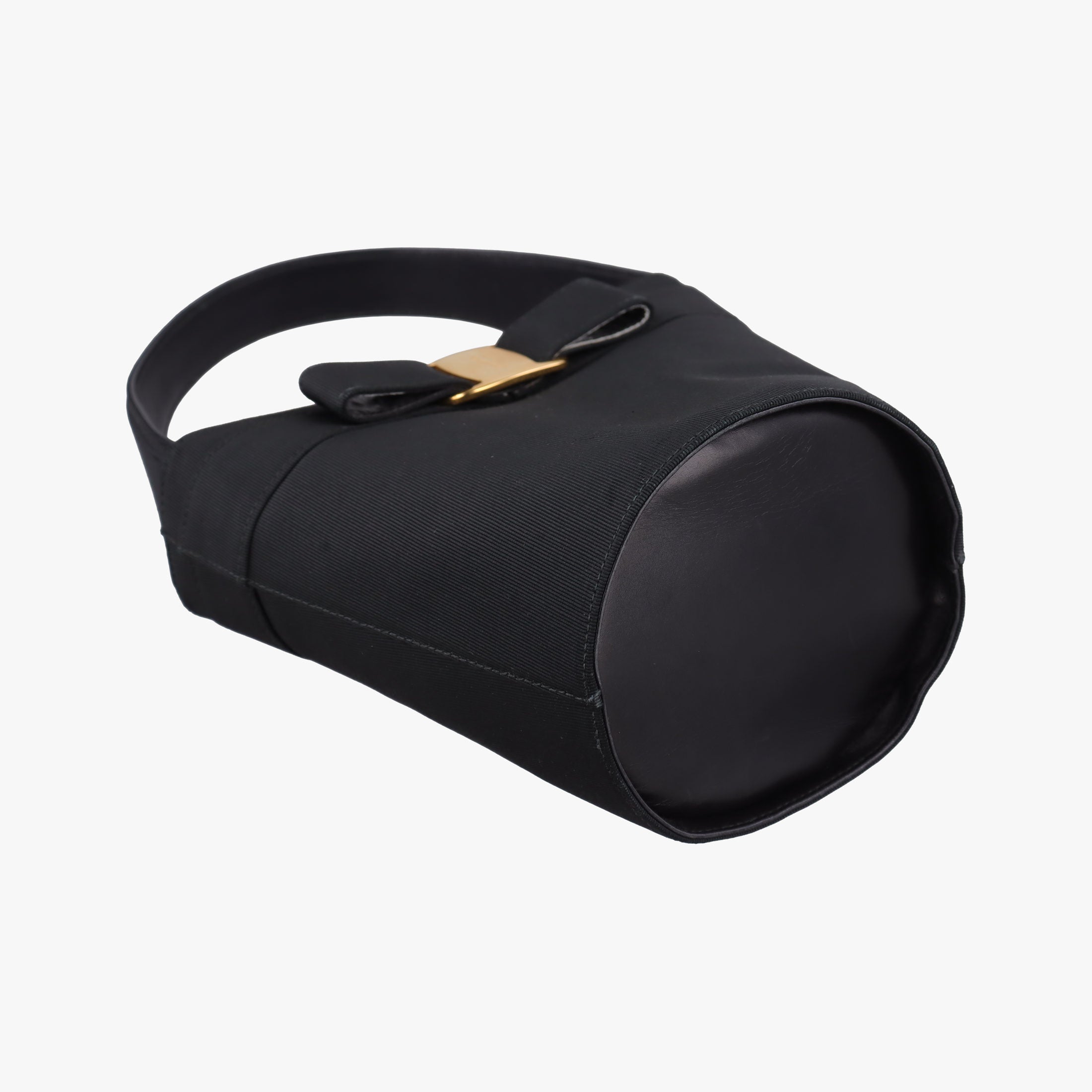 Secondhand Ferragamo Vara Black fabric  handbag | stylenewstar