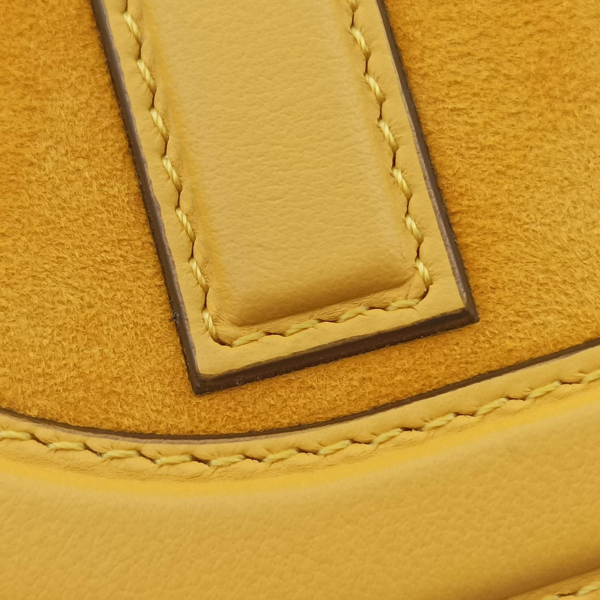 Pre-owned Fendi Aurock Camera Case Mini Yellow Suede × Leather 8BS058 shoulderbag | stylenewstar